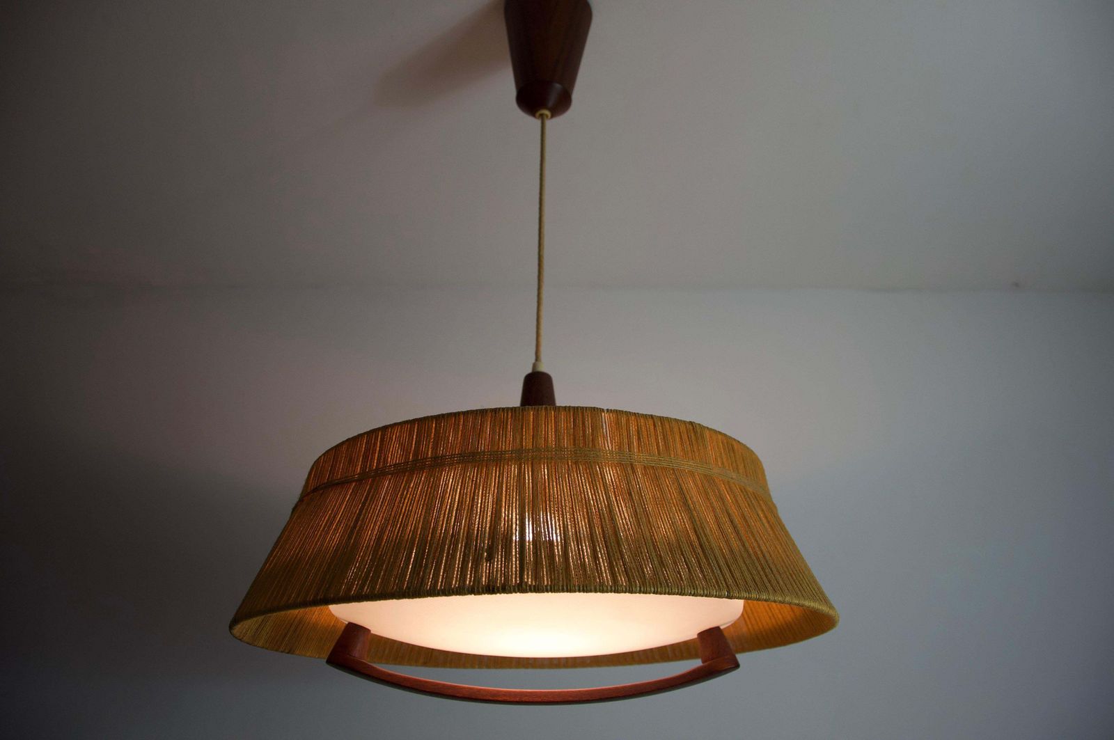 Mid-Century Teak en Koordkap Hanglamp van Temde, 1960 photo vintage