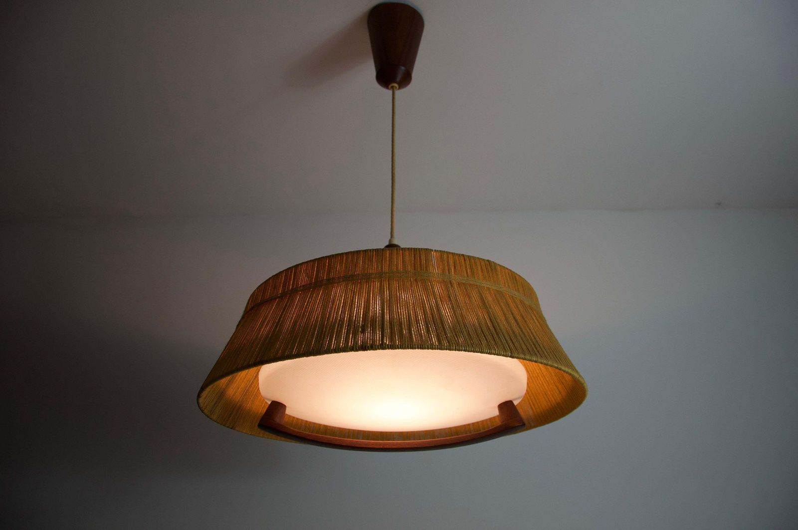 photo for sale Mid-Century Teak en Koordkap Hanglamp van Temde, 1960