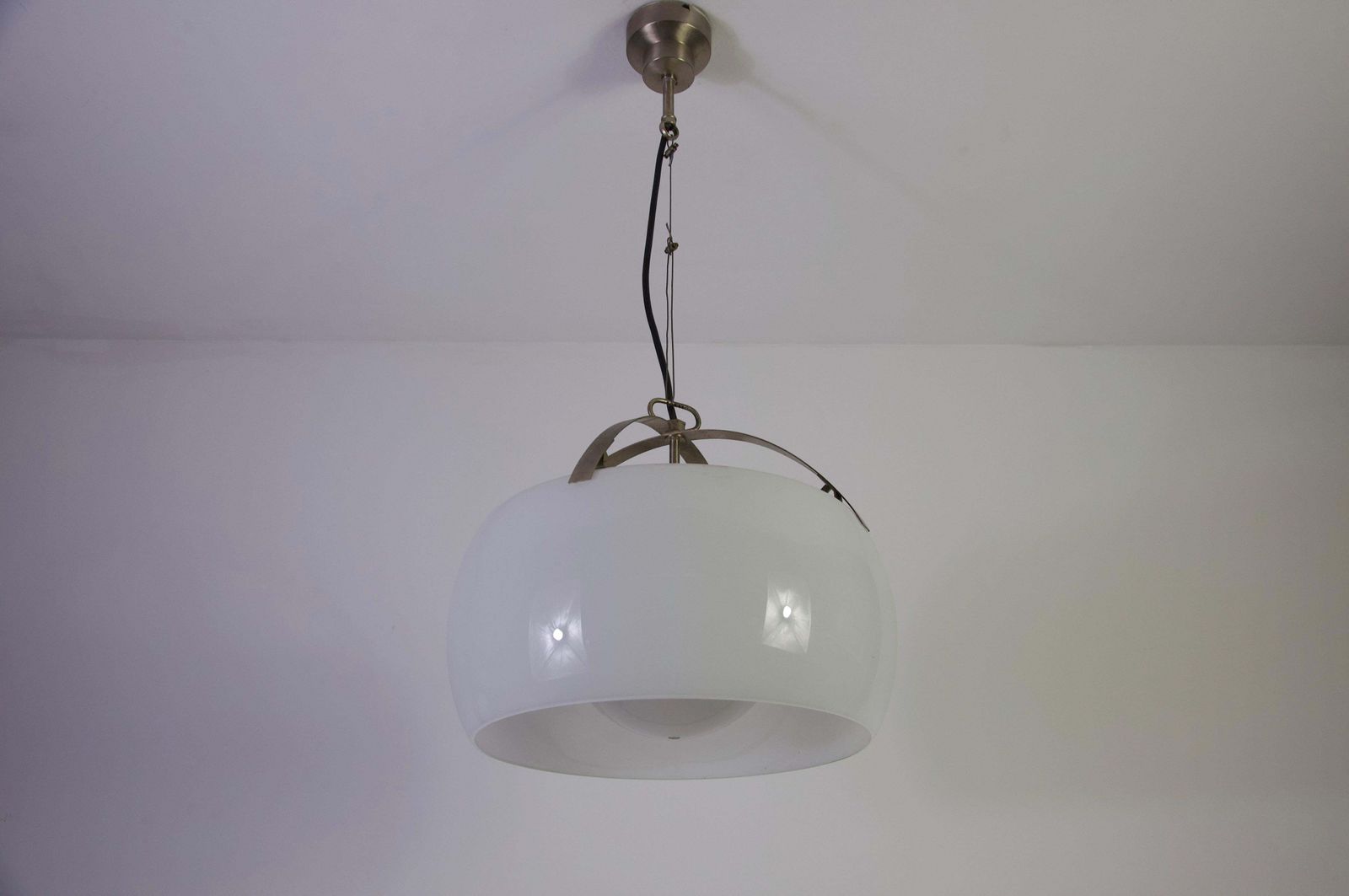 photo for sale 'Omega' Hanglamp van Vico Magistretti voor Artemide, Italië, 1960