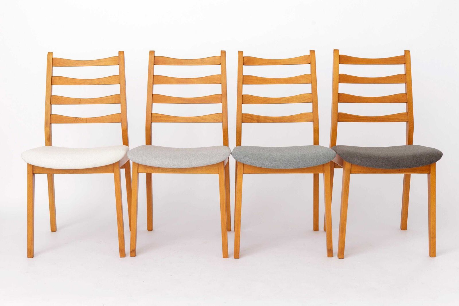Set van 4 Vintage Beuken Eetkamerstoelen, Mid-Century Modern, Duits jaren 1960, Gerestaureerd Hout