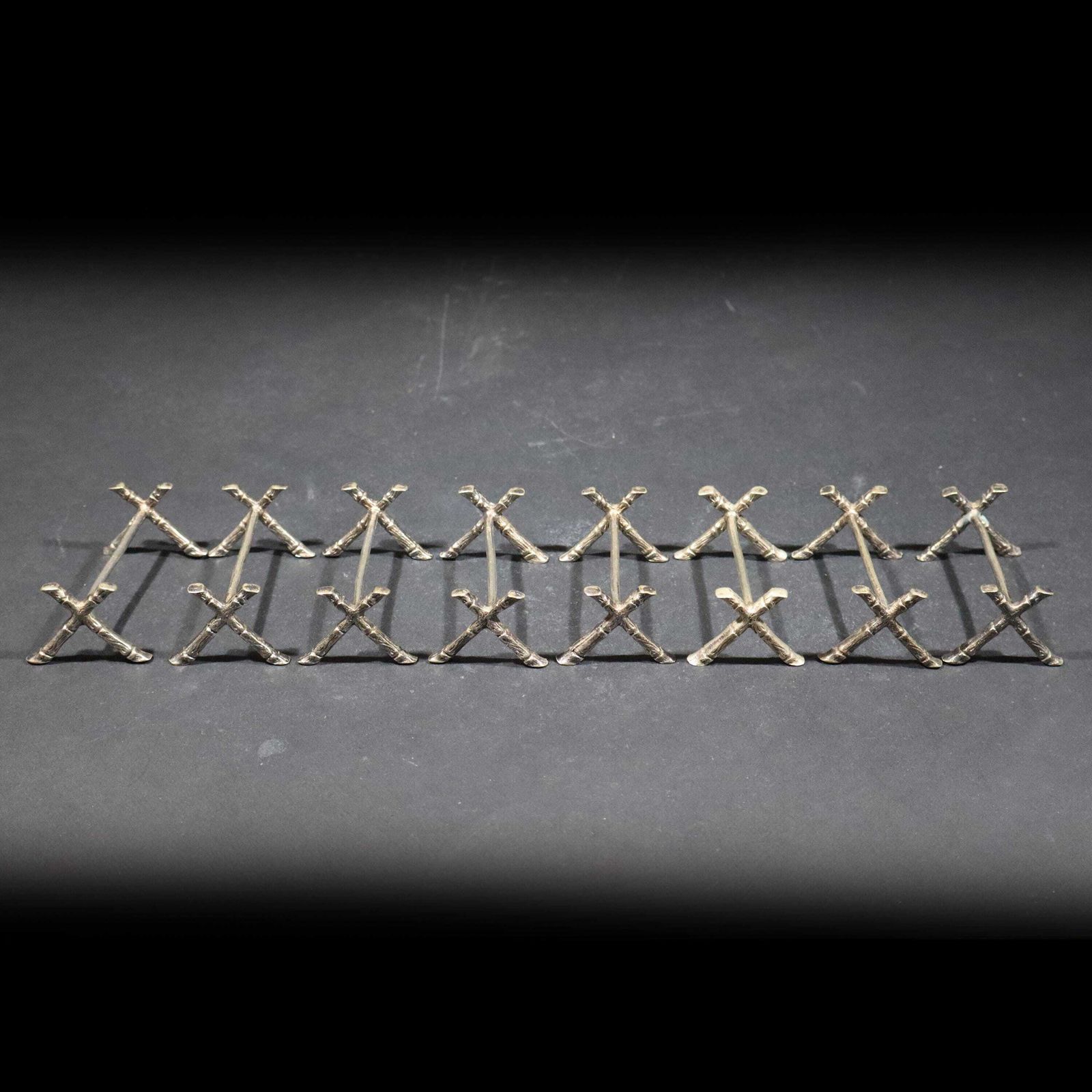 photo for sale Ensemble de 12 porte-couteaux Art déco français en métal argenté, avec poinçon