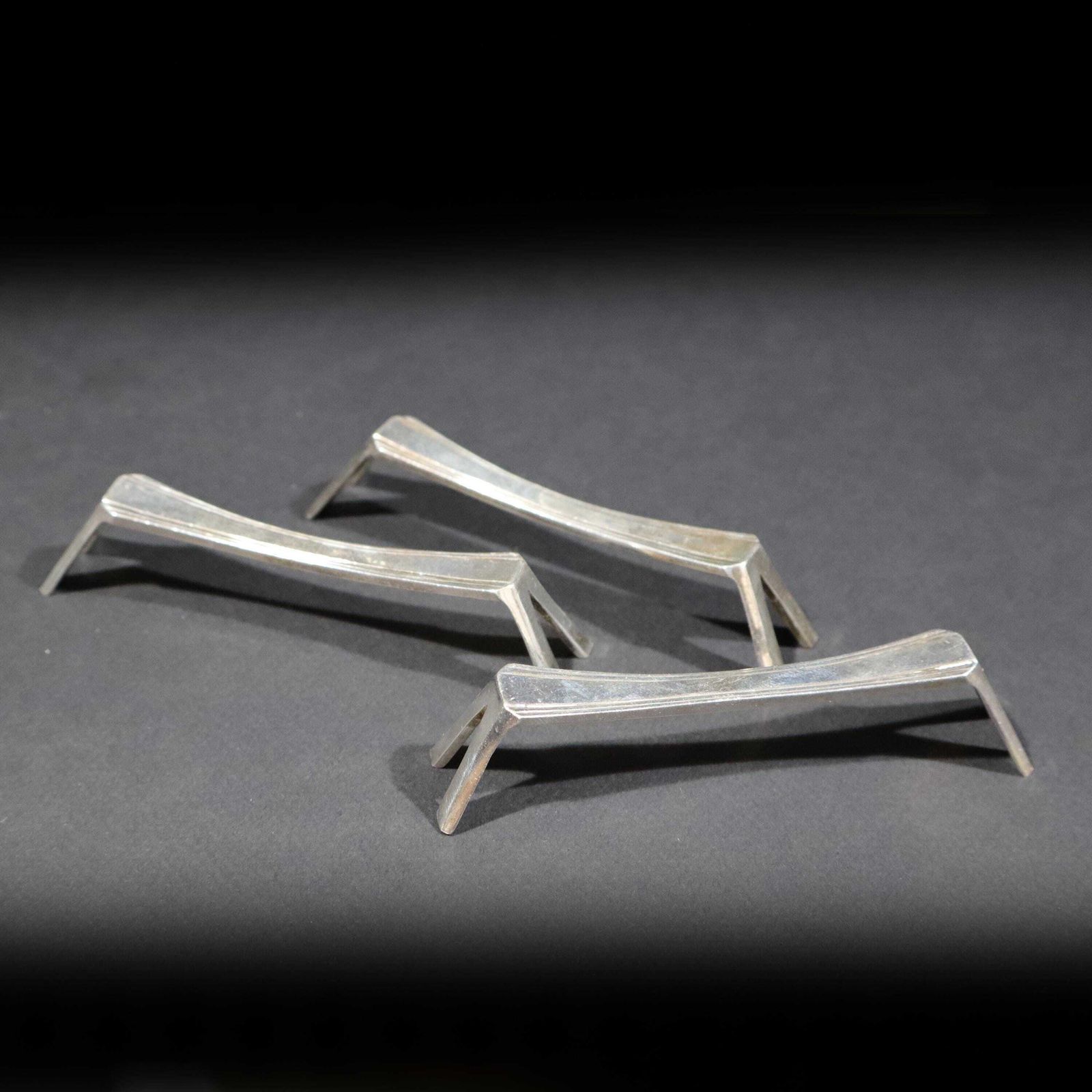 Franse art deco messenleggers in verzilverd metaal, set van 12, modernistische eettafelaccessoires photo for sale