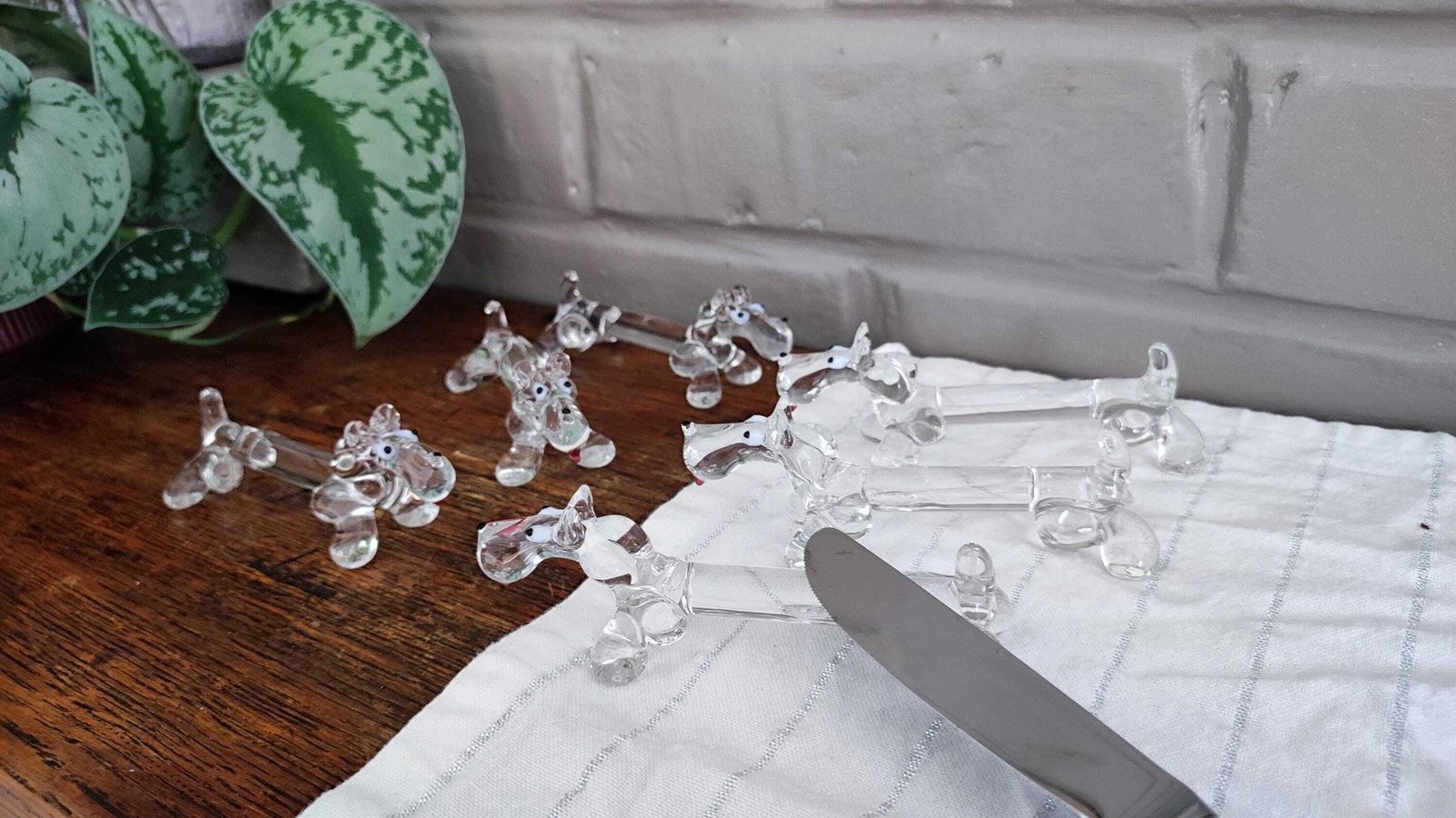 Lot de 10 porte-couteaux en cristal français, figurines de bassets, années 1950 photo furniture