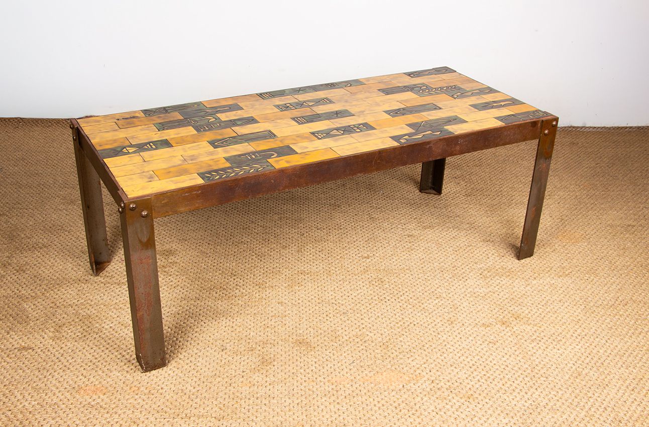 Table basse en céramique émaillée, pied en acier, par Jean Garbero, Vallauris, 1950