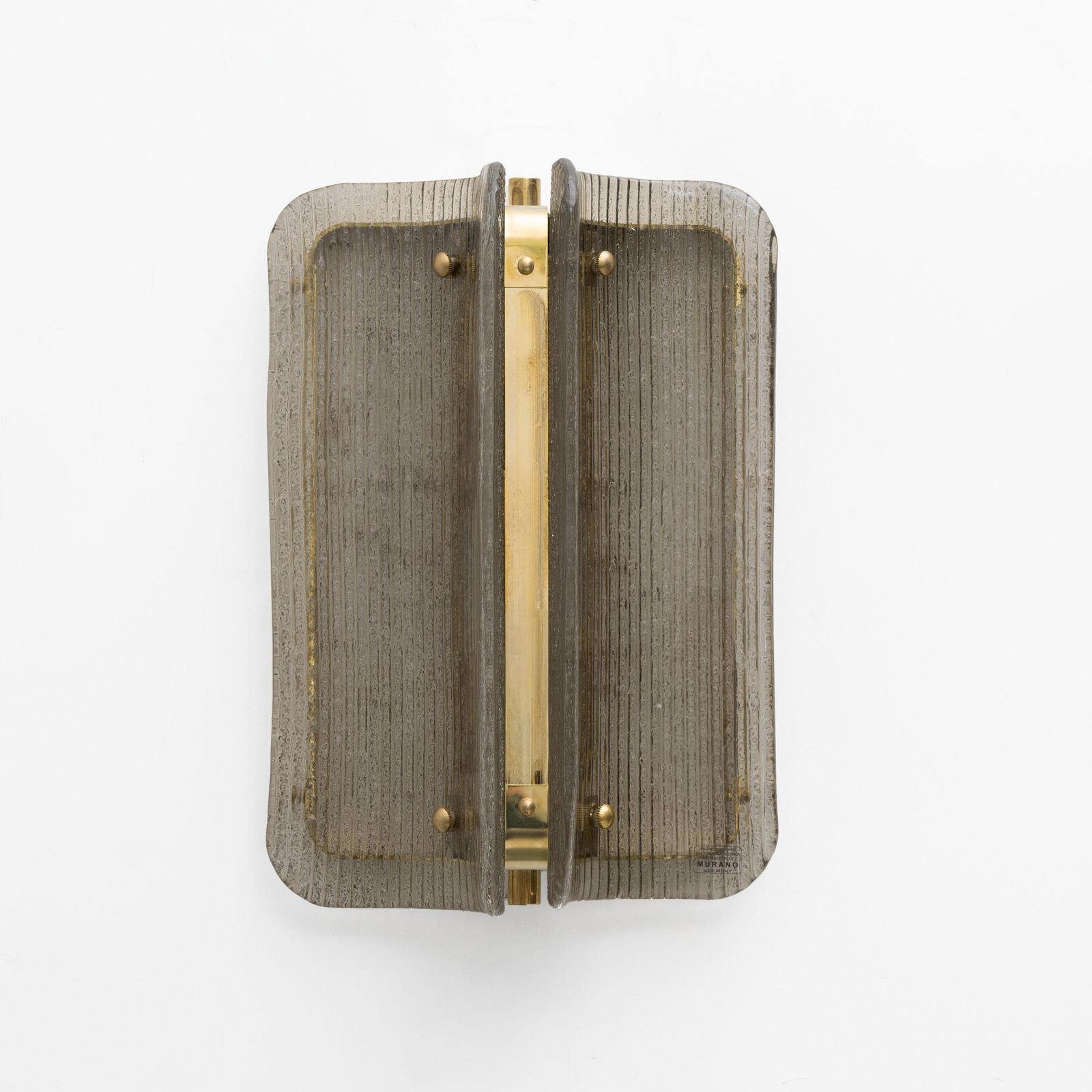 Paar gebogen, gerookte, geribbelde Murano-glazen en messing wandlampen photo furniture
