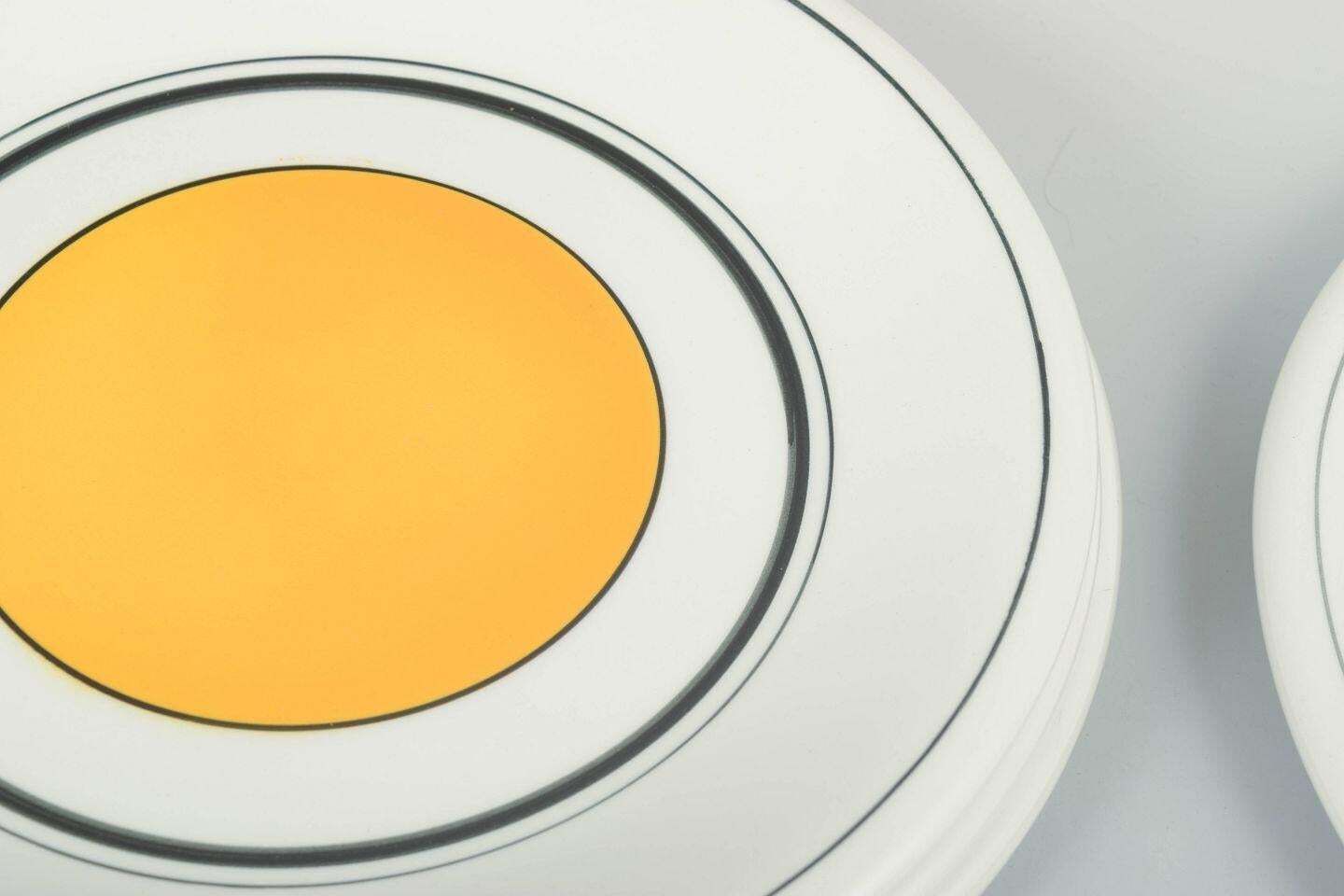 Richard Ginori. Quatre assiettes plates en porcelaine, décor Mondovì, années 1960. photo for sale