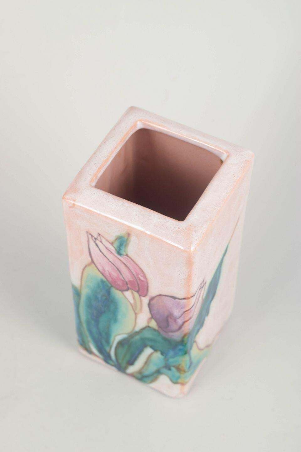 Duitse Studio Pottenbakker. Rechthoekige Stoneware Vaas Gedecoreerd Met Tulpenmotief. photo furniture