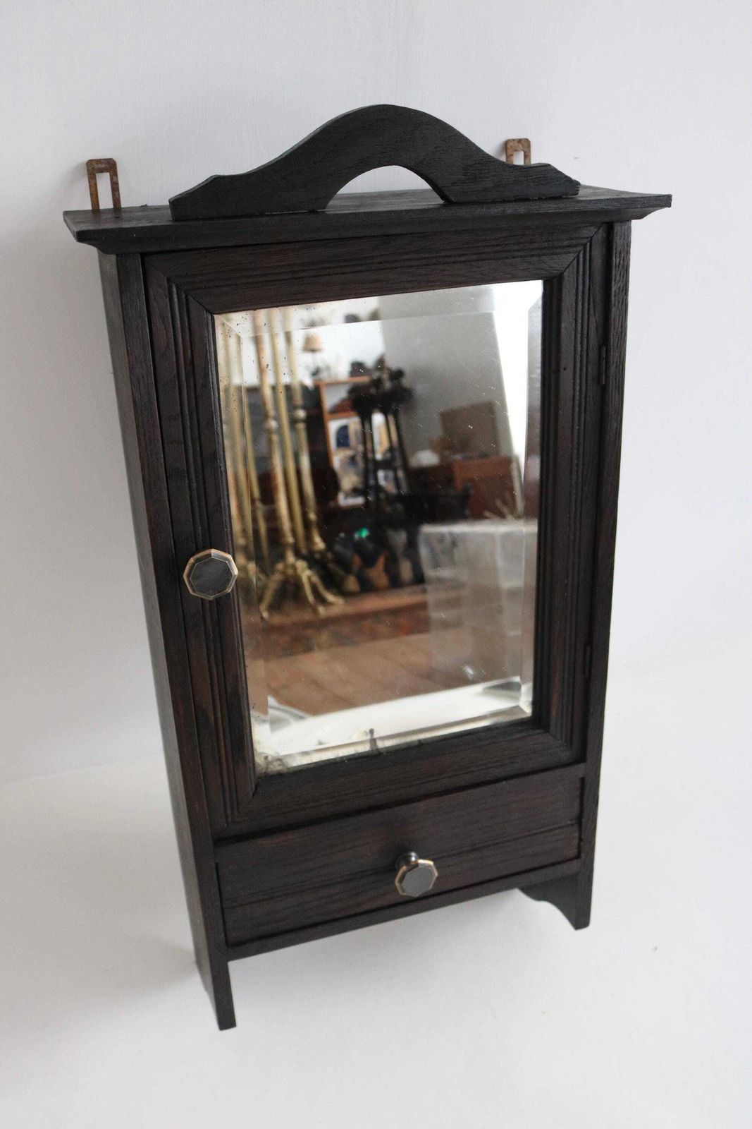 photo vintage Antiek Eikenhouten Wandkastje met Spiegel, Lade & Haken, art deco Gangkast