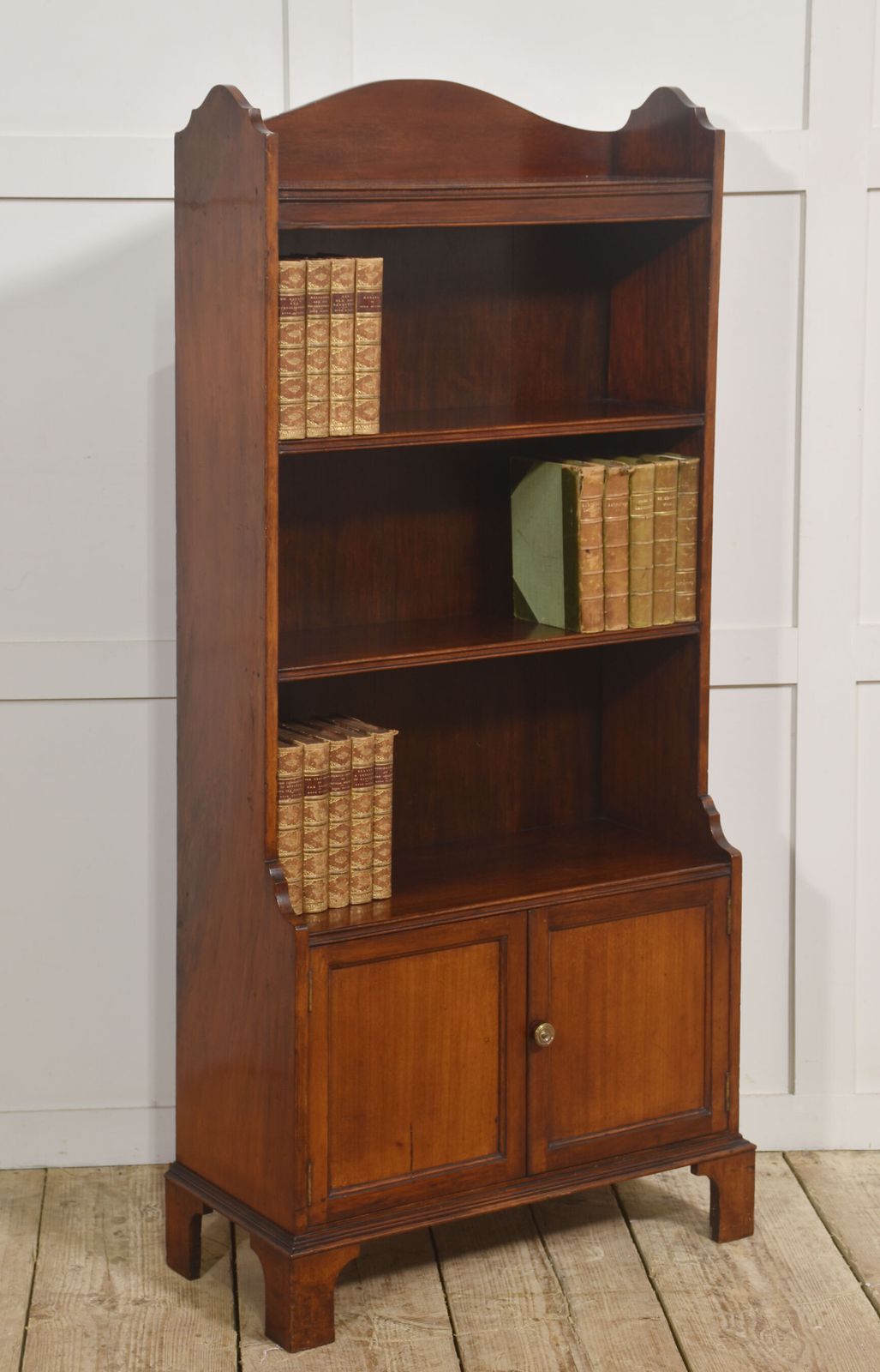 Georgian Style Mahogany Open Bookcase photo vinterior