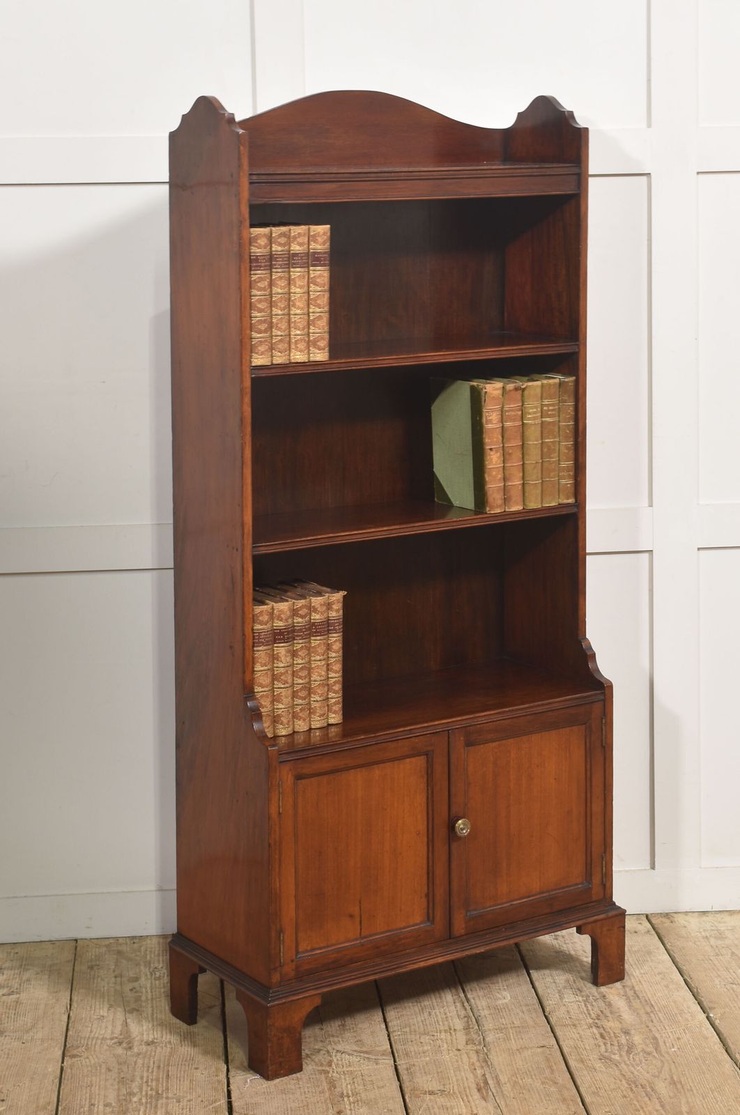 photo furniture Georgian Style Mahogany Open Bookcase