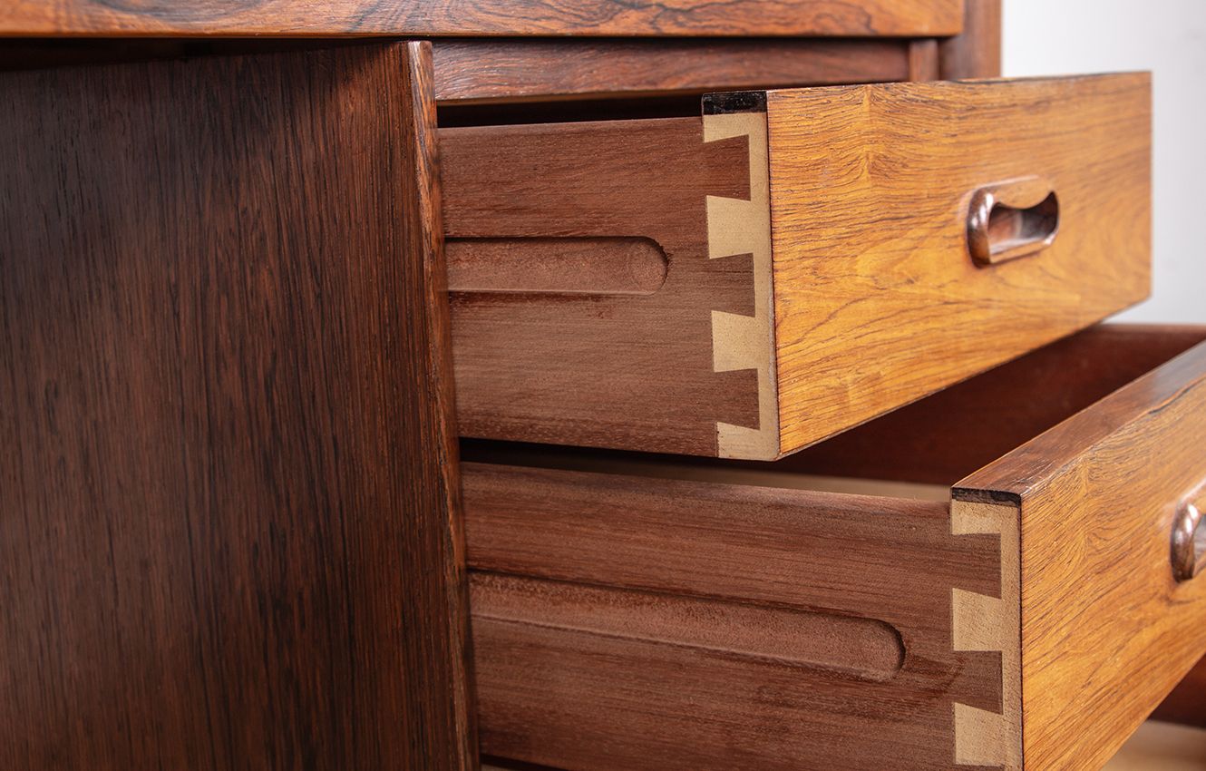 photo for sale Bureau danois extensible en palissandre et laiton, modèle Os 51, par Arne Vodder pour Sibast, 1960.