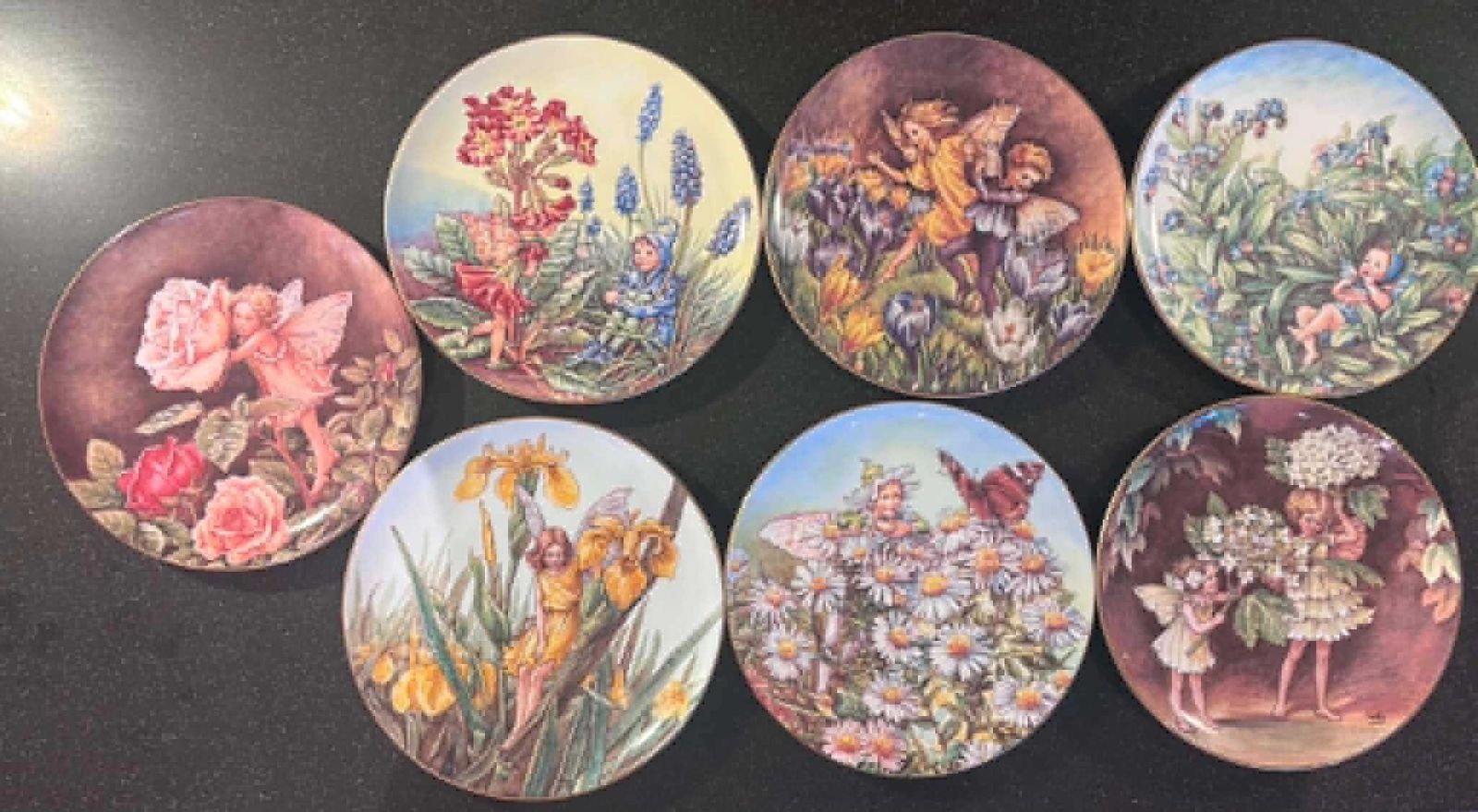 photo vinterior Vintage Flower Fairies Collector Plates Set van 7 – Border Fine Bone China England – Cicely Mary Barker – Festival – Genummerd – Gouden Rand