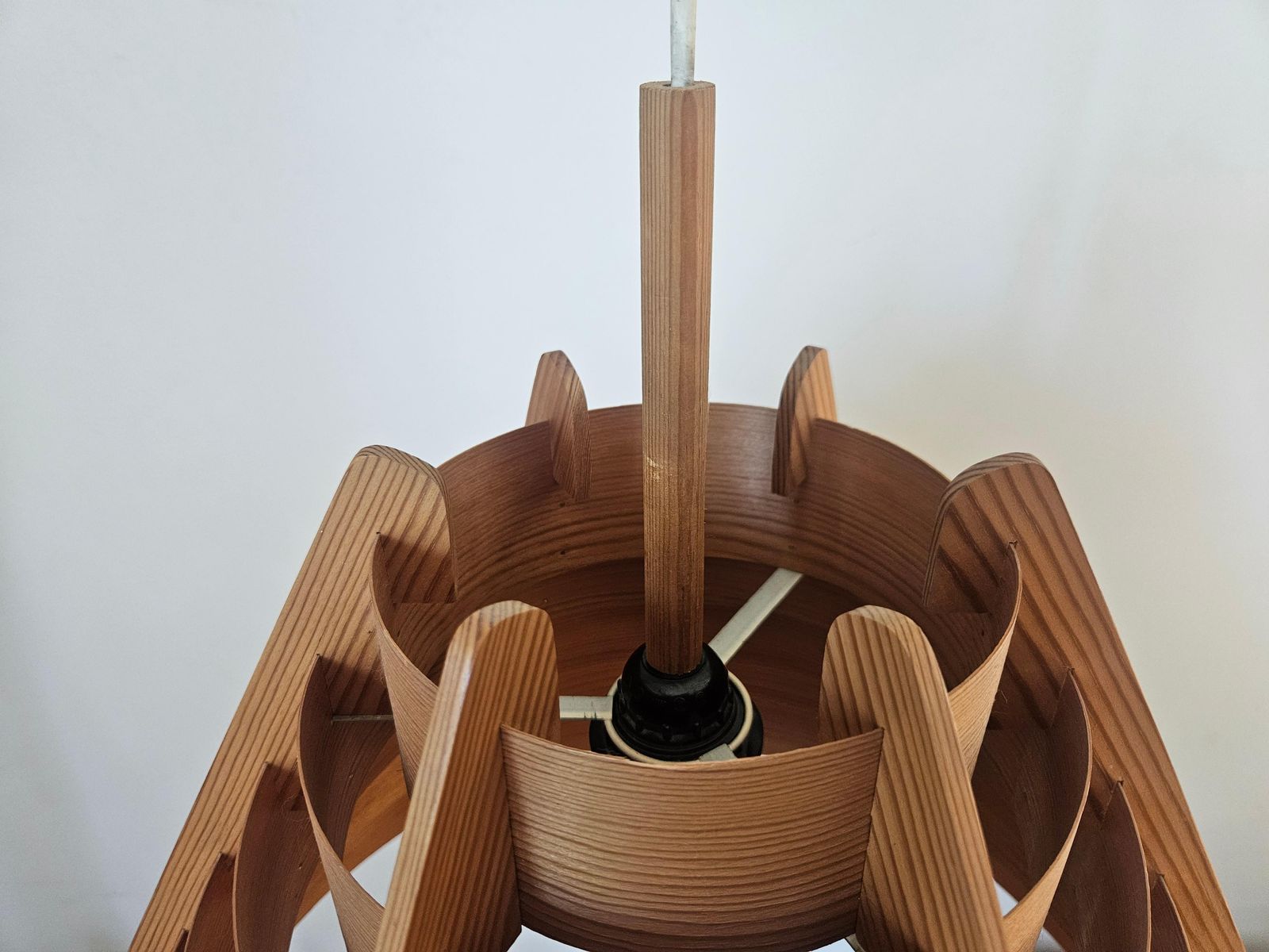 Rare grande suspension en bois mid-century, Hans Agne Jakobsson, Suède, années 1960 photo for sale
