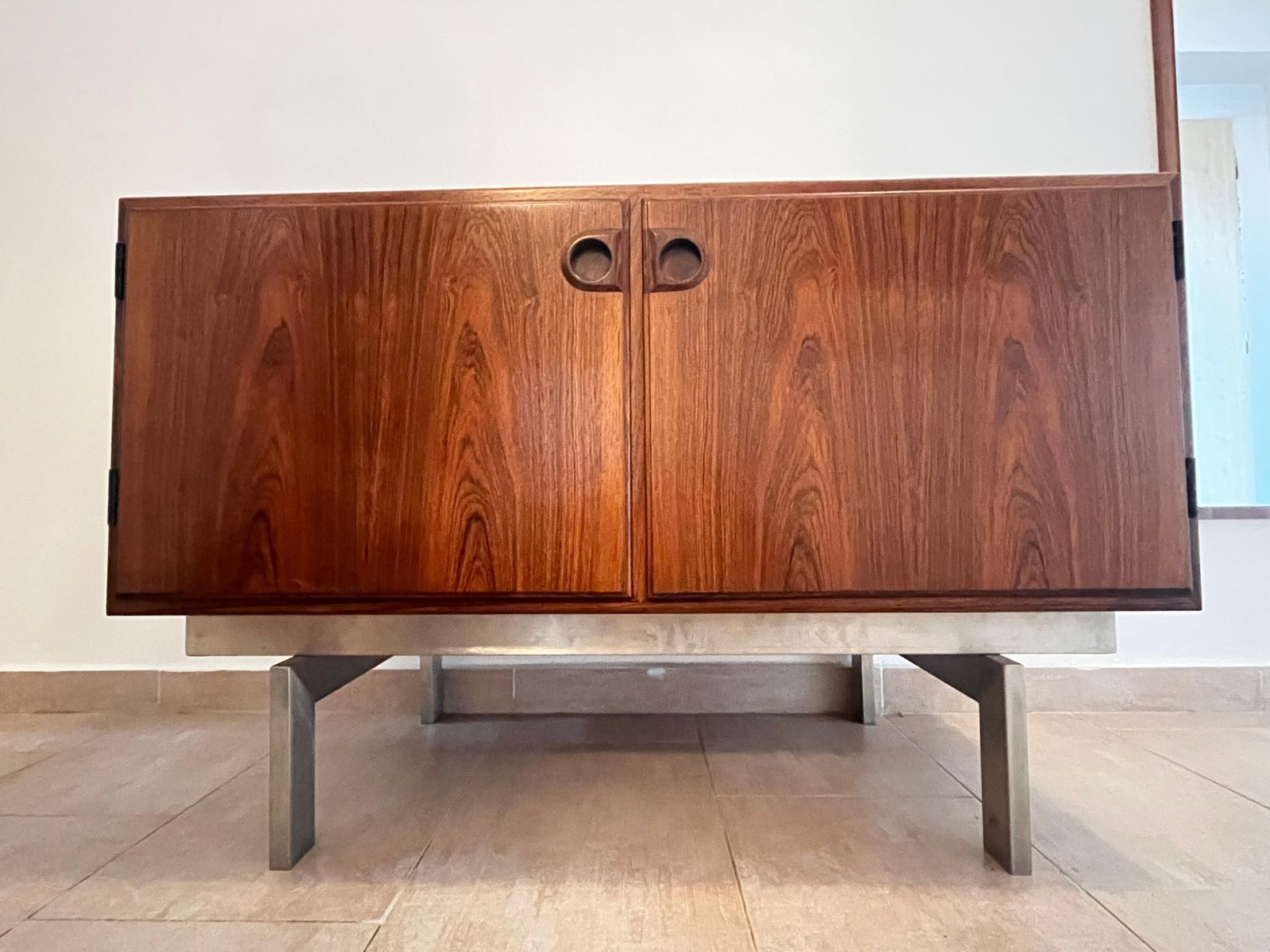 Mid-Century dressoir in palissanderhout – Denemarken, ca. jaren 1960 / Gemerkt door fabrikant photo for sale