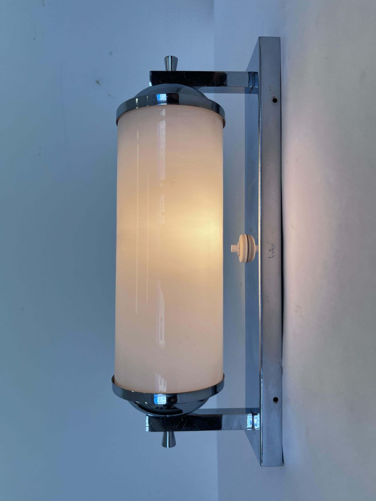Grote Bauhaus Wandlamp in Chroom en Melkglas, jaren 1930 – Tsjecho-Slowakije, Gemerkt photo furniture
