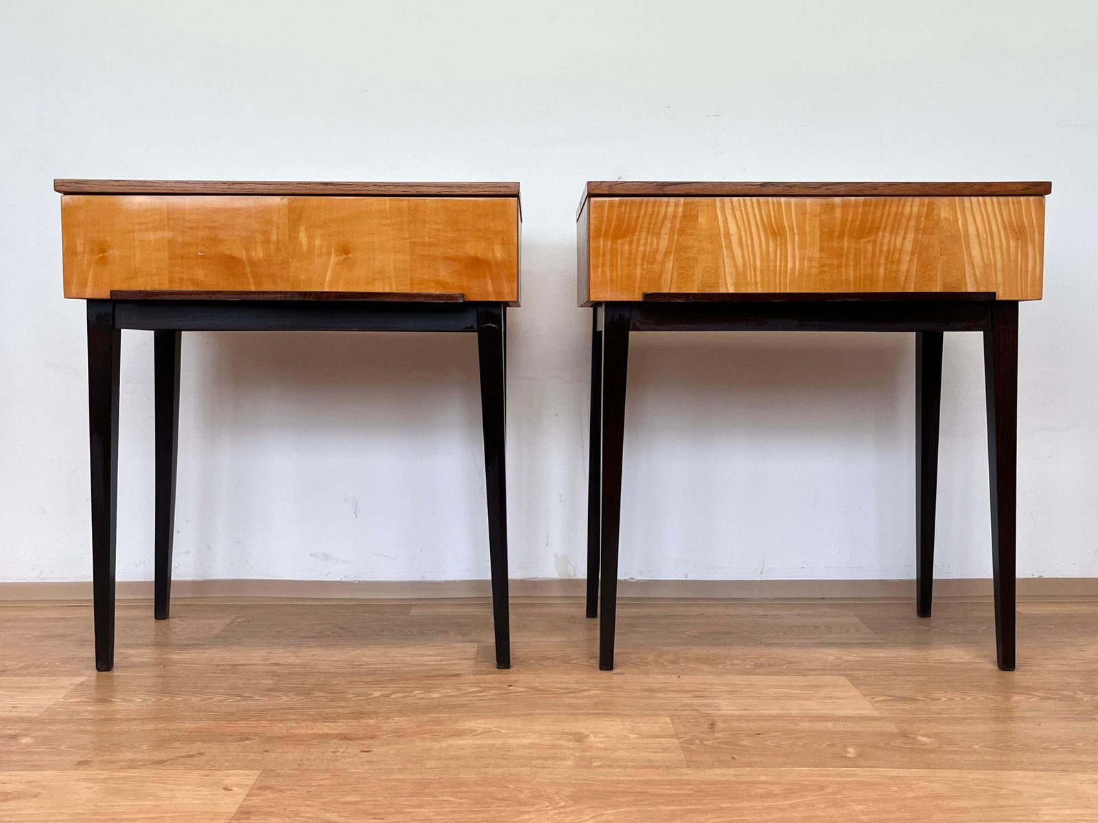 Paar houten designtafels van Up Zavody – Tsjecho-Slowakije – jaren 1940 photo furniture