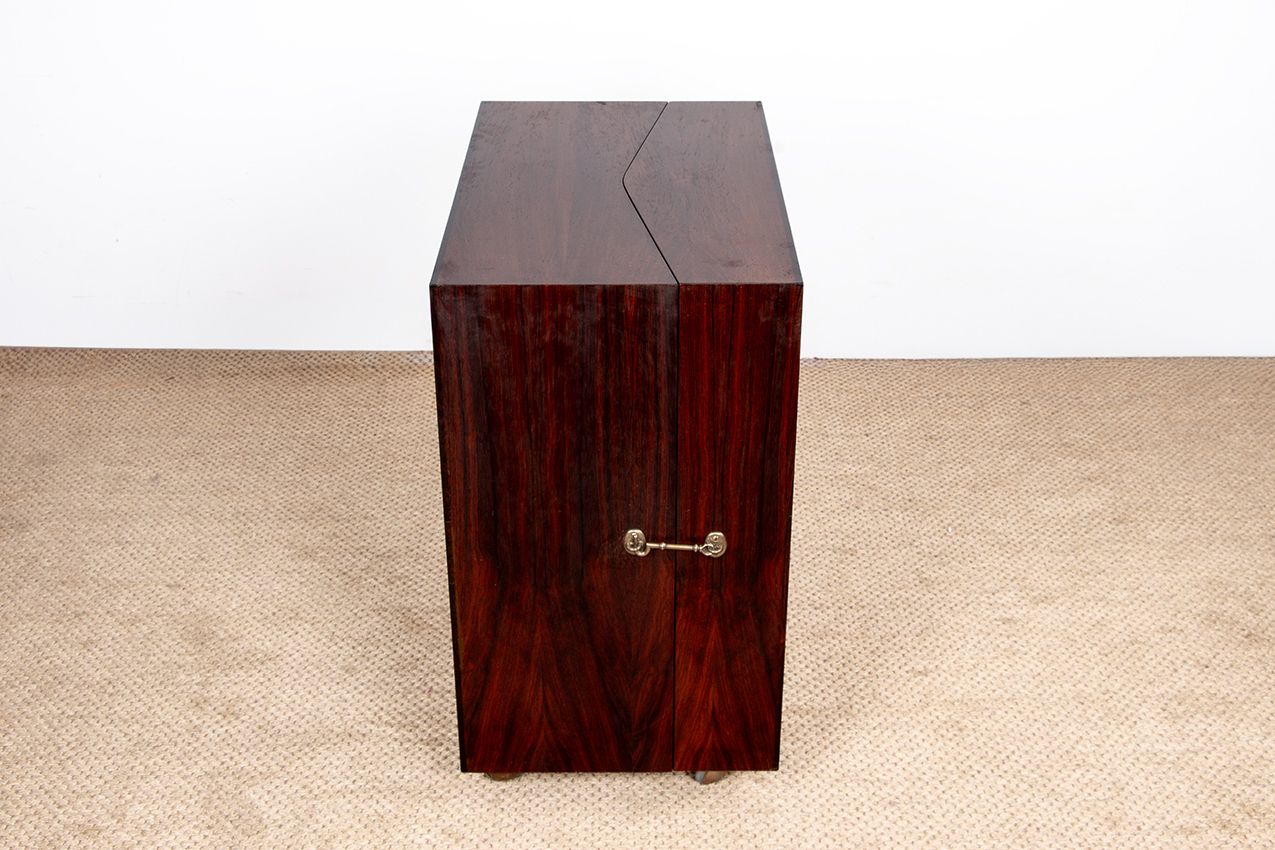 Cabinet bar en palissandre et laiton sur roulettes, par Jørgen Clausen pour Brande Møbelfabrik, 1960. photo furniture