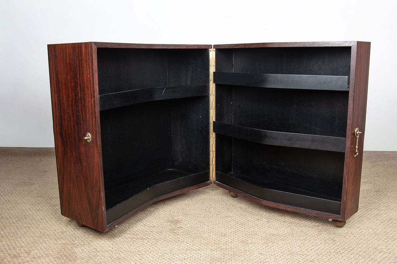 Cabinet bar en palissandre et laiton sur roulettes, par Jørgen Clausen pour Brande Møbelfabrik, 1960. photo 2500.0