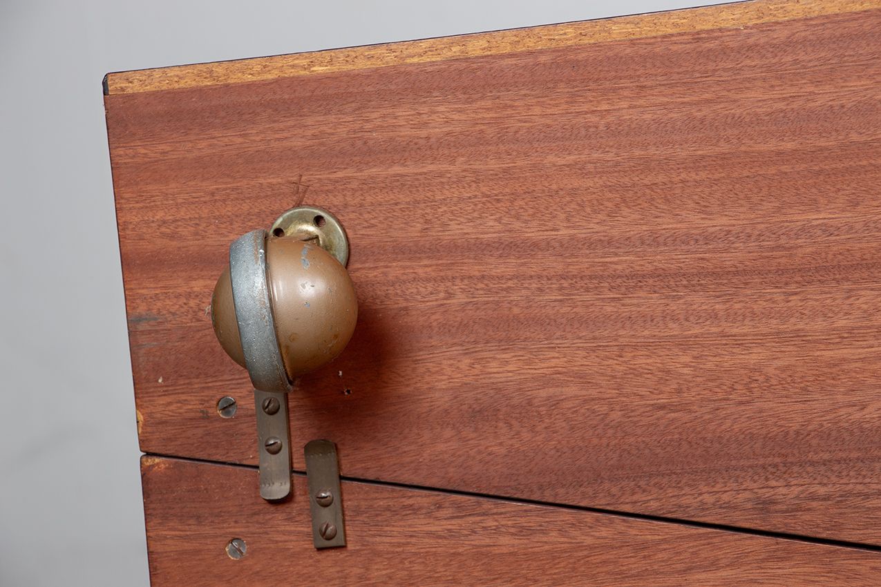 photo furniture Cabinet bar en palissandre et laiton sur roulettes, par Jørgen Clausen pour Brande Møbelfabrik, 1960.
