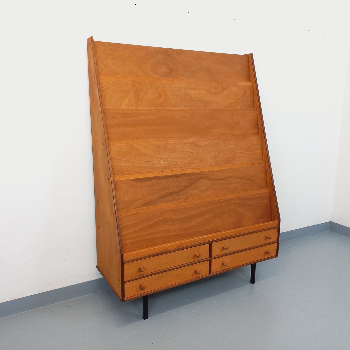 Opbergkast met houten boekenkast en lades