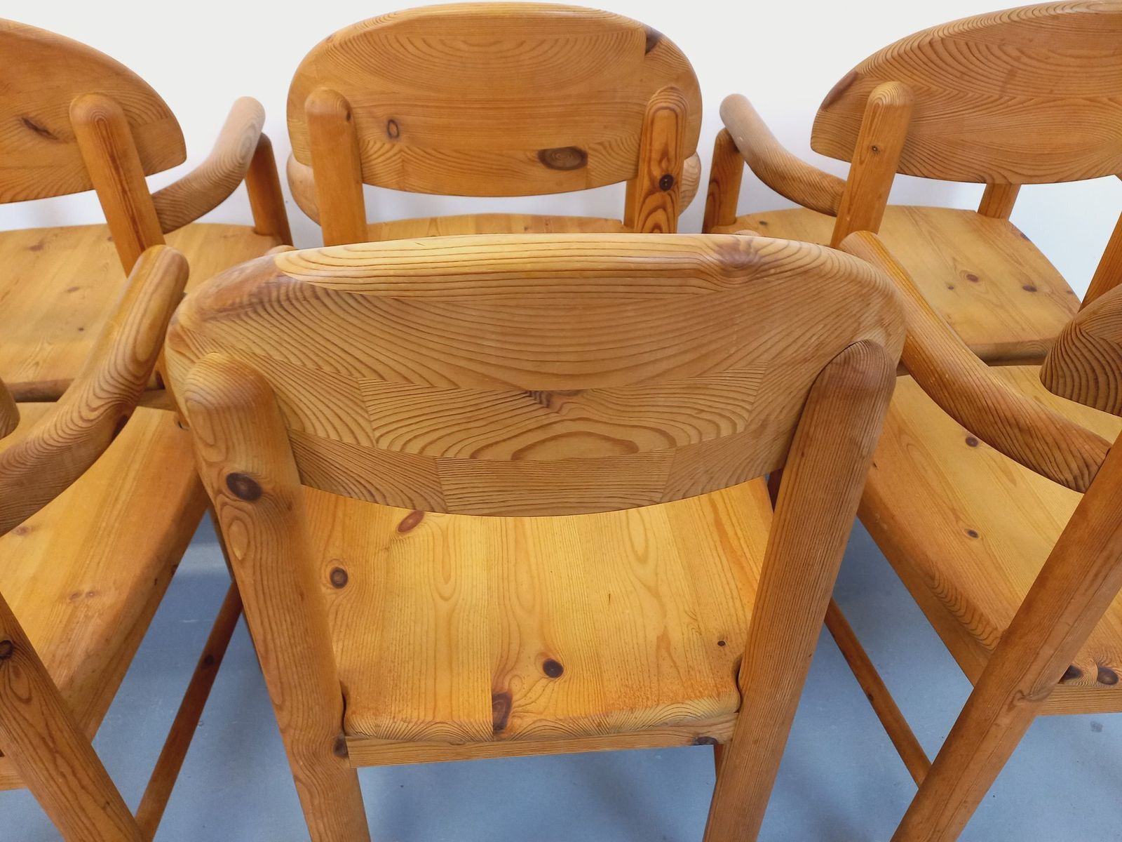 photo vinterior 6 Rainer Daumiller Grenen Stoelen Met Armleuningen