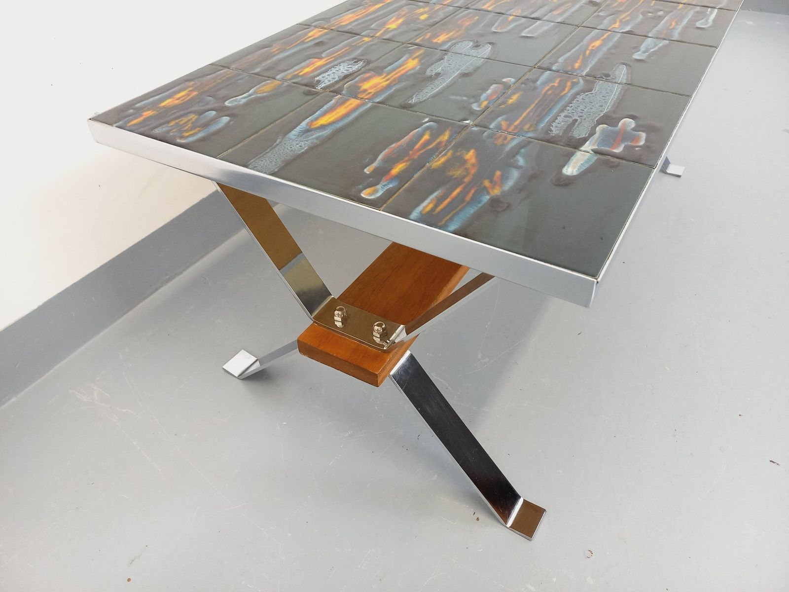 photo for sale Salontafel in keramiek, verchroomd metaal en hout