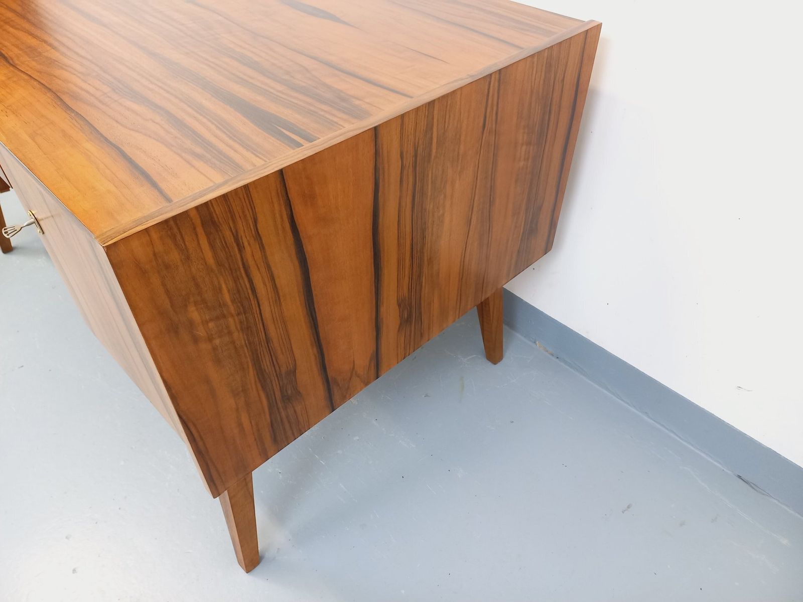 Scandinavisch Dubbelzijdig Bureau in Palissander photo vintage