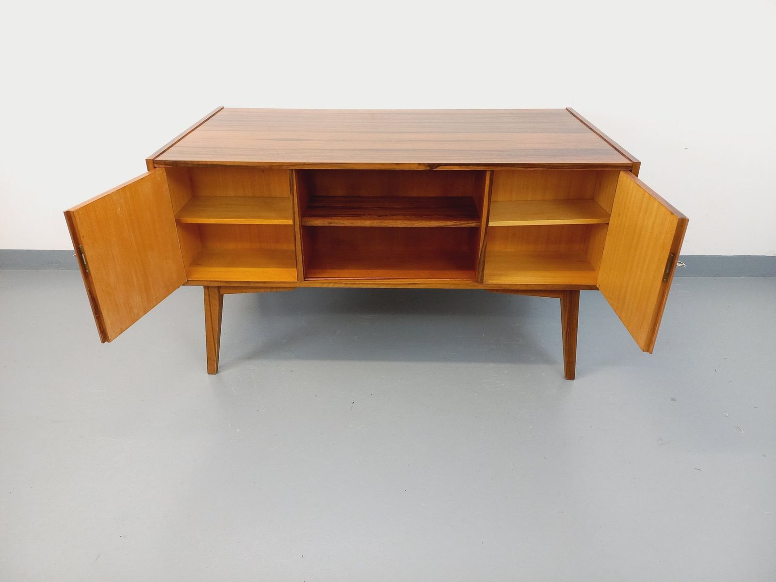 photo furniture Scandinavian Double Sided Desk In Rosewood