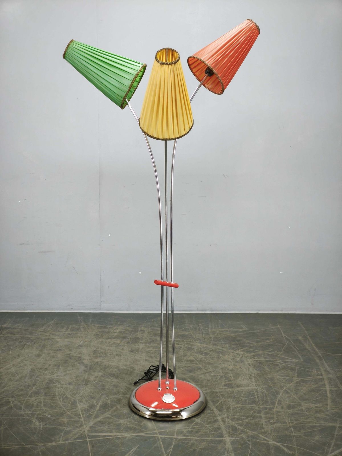 Zeldzame Duitse verstelbare driepunts vloerlamp, jaren 1960 photo furniture