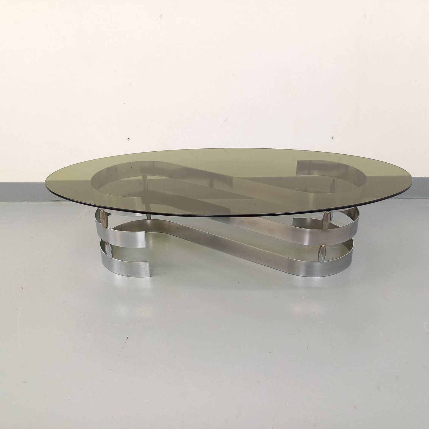 Space Age Ovale Salontafel in Gerookt Glas en Verchroomd Metaal photo Meubels