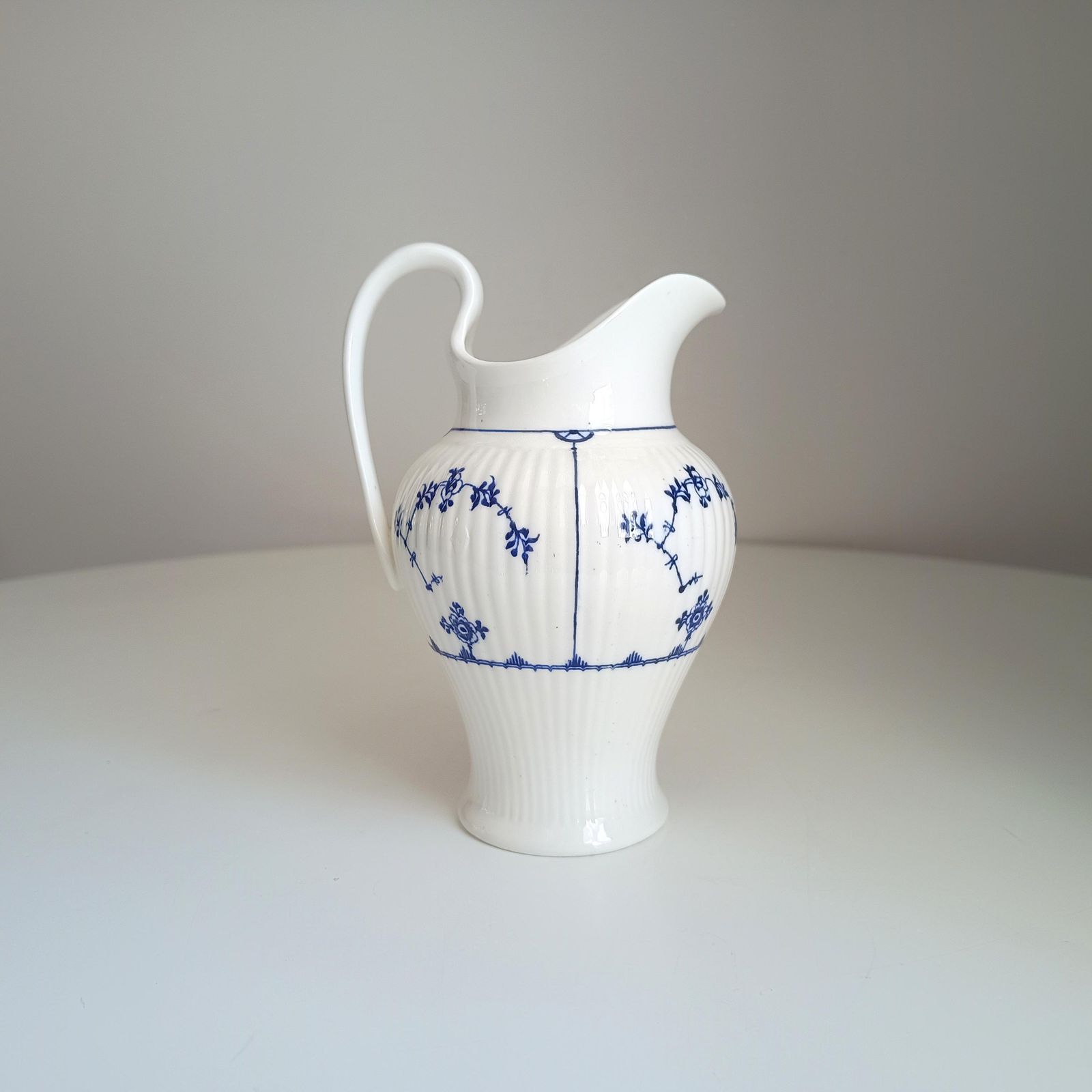Antiek Mintons Danish Pattern Ewer, Pitcher of Water/Melkkan, begin 20e eeuw, Engeland photo for sale