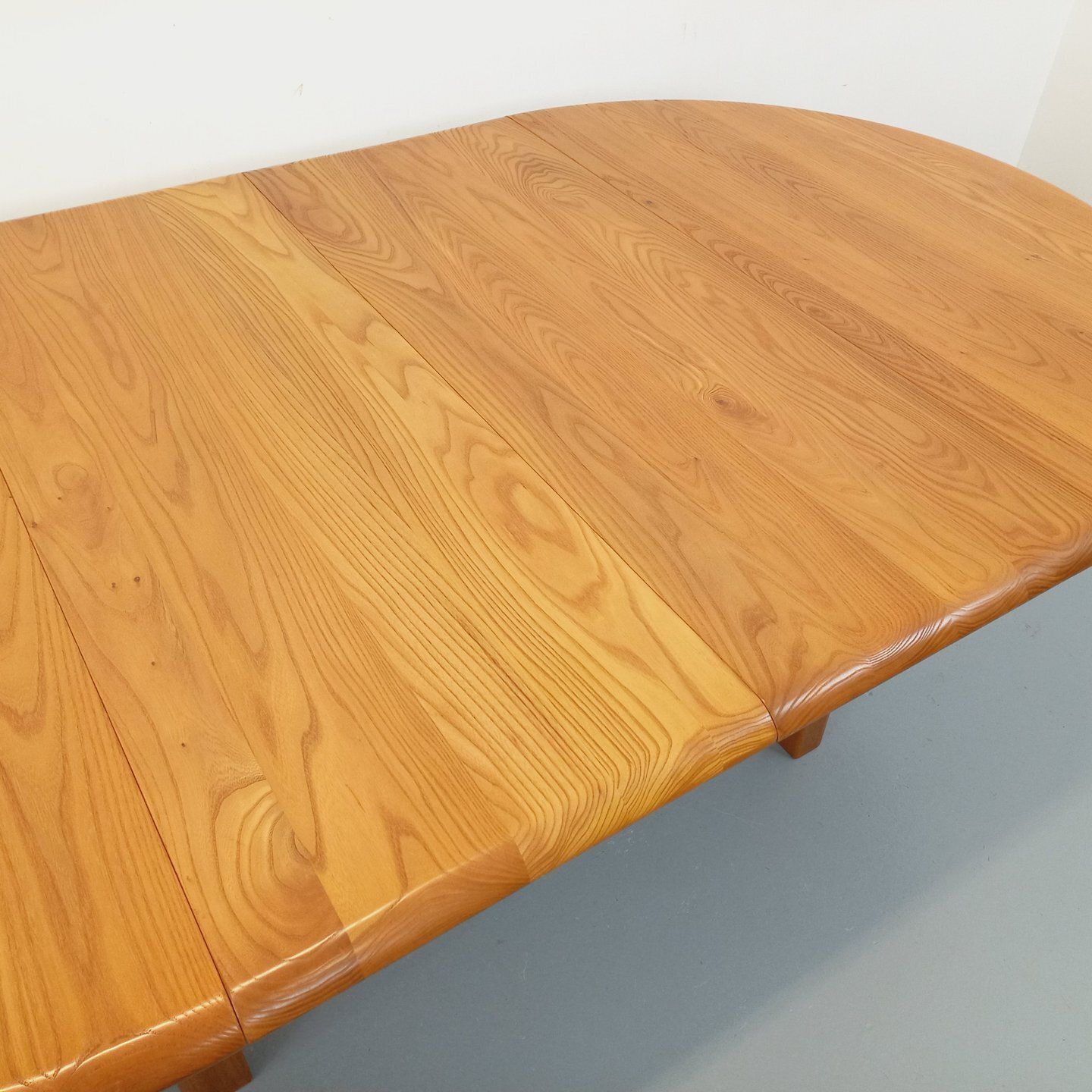 Seltz Round Table In Solid Blond Elm With Extensions photo vinterior
