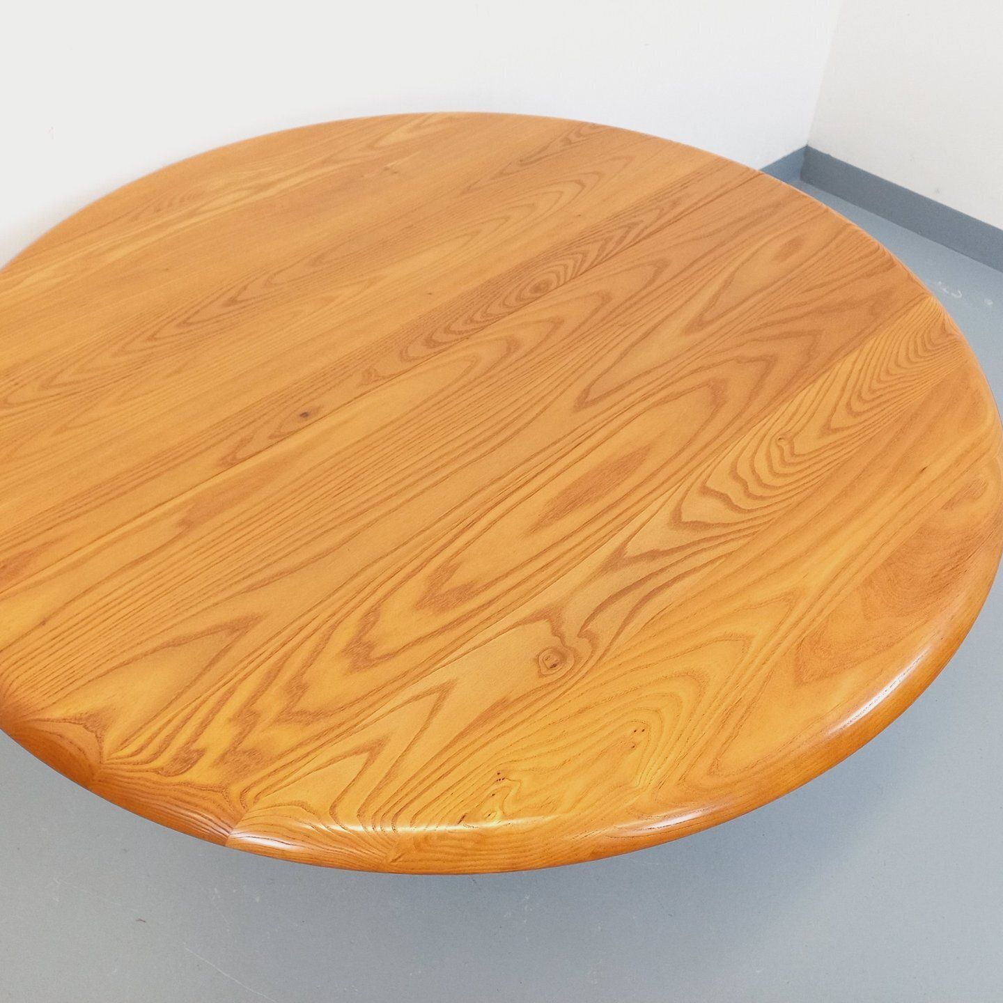 Seltz Round Table In Solid Blond Elm With Extensions photo vintage