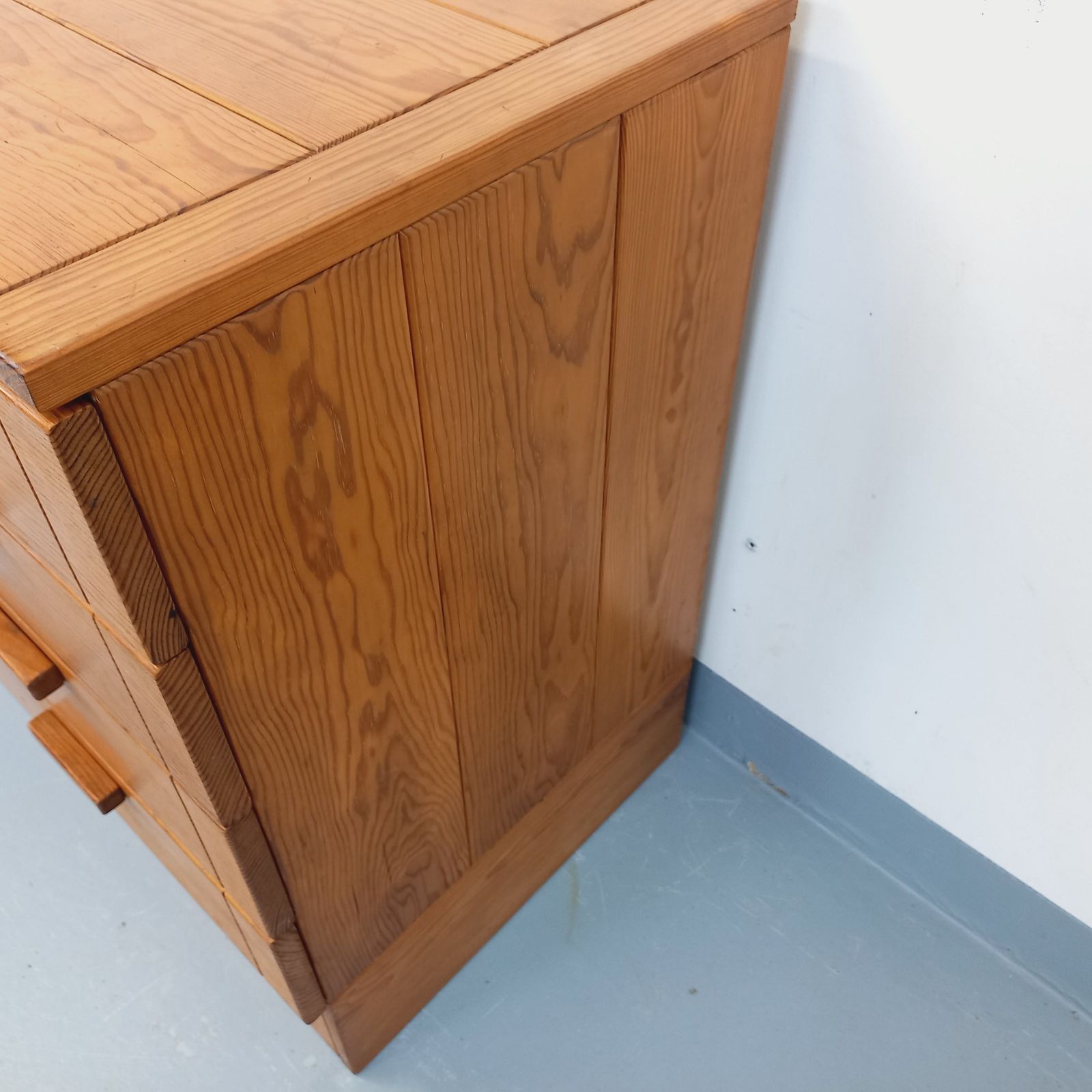 photo for sale Chest Of Drawers With 4 Pine Drawers