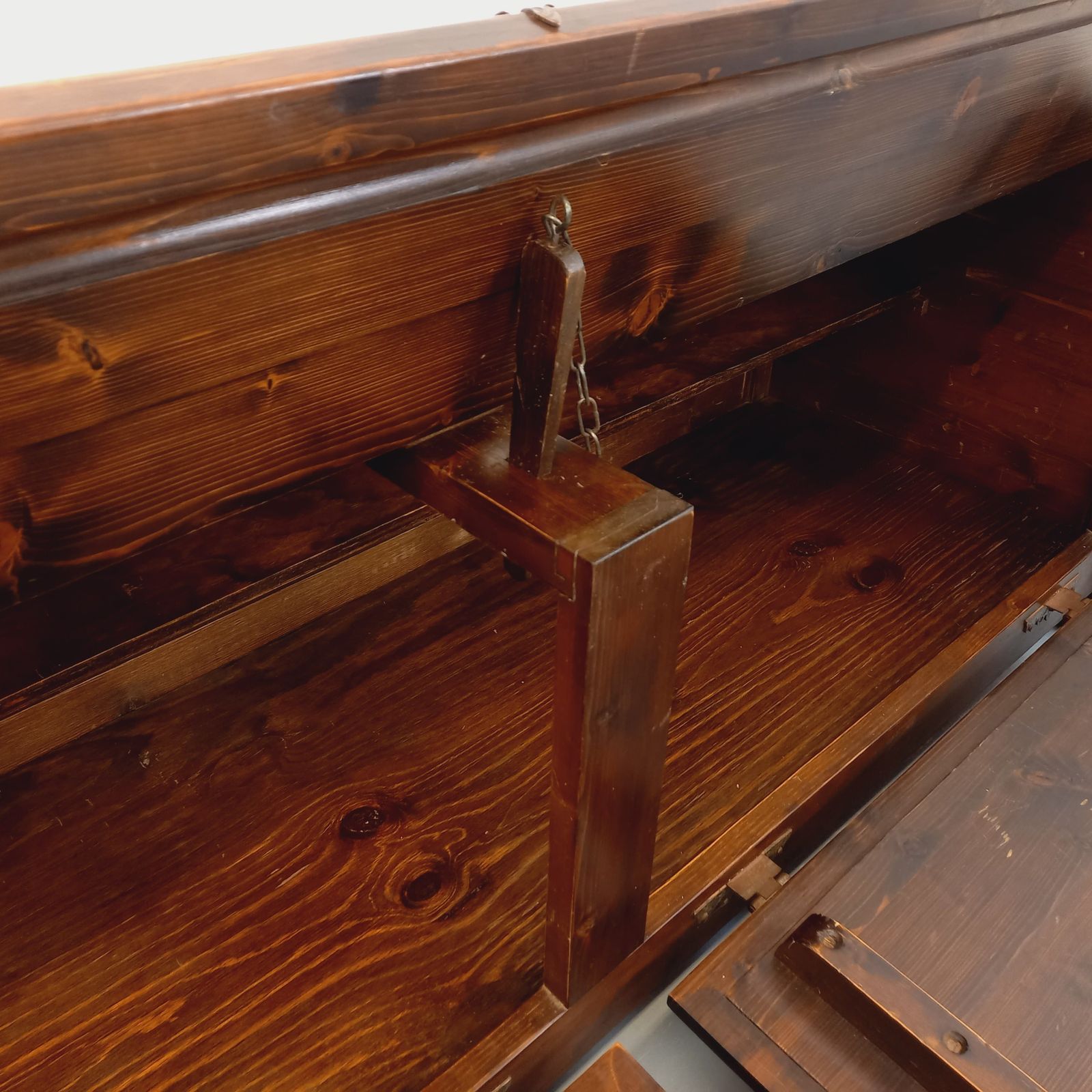 Georges Robert Brutalist Pine Dressoir photo vinterior