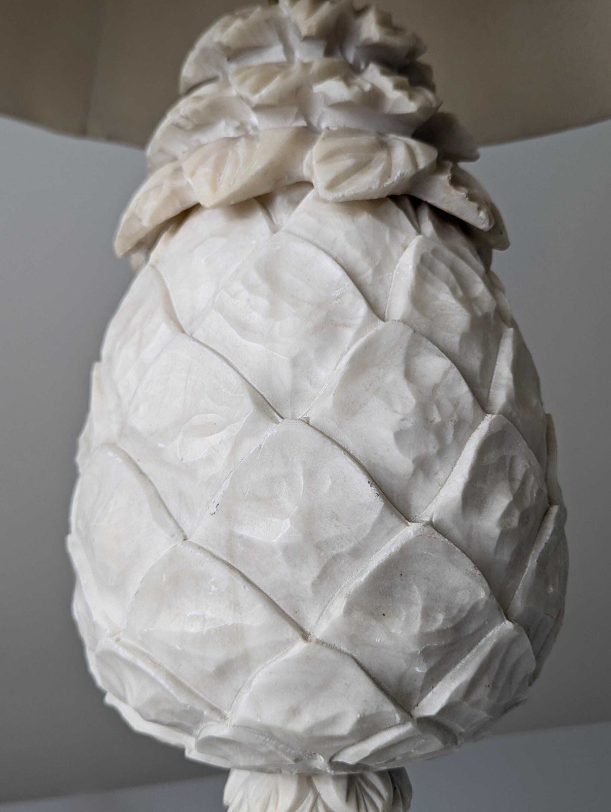 Lampe de table en albâtre sculpté à la main en forme d'ananas, Art déco, France, Paris, années 1930 photo Luminaires