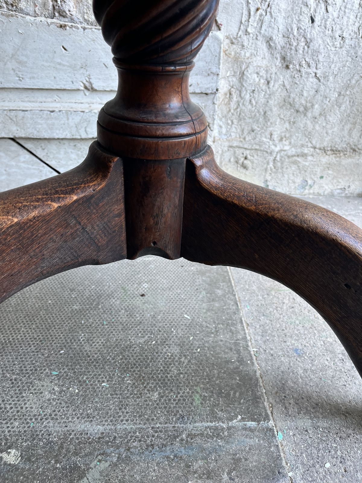 Georgian Oak And Yew Circular Tilt Top Wine Table photo for sale
