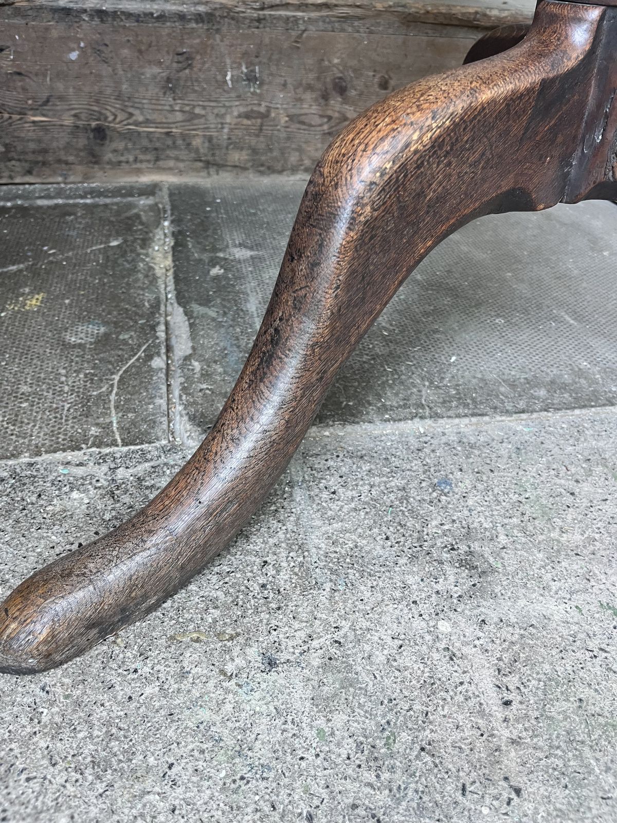 photo vintage Georgian Oak And Yew Circular Tilt Top Wine Table