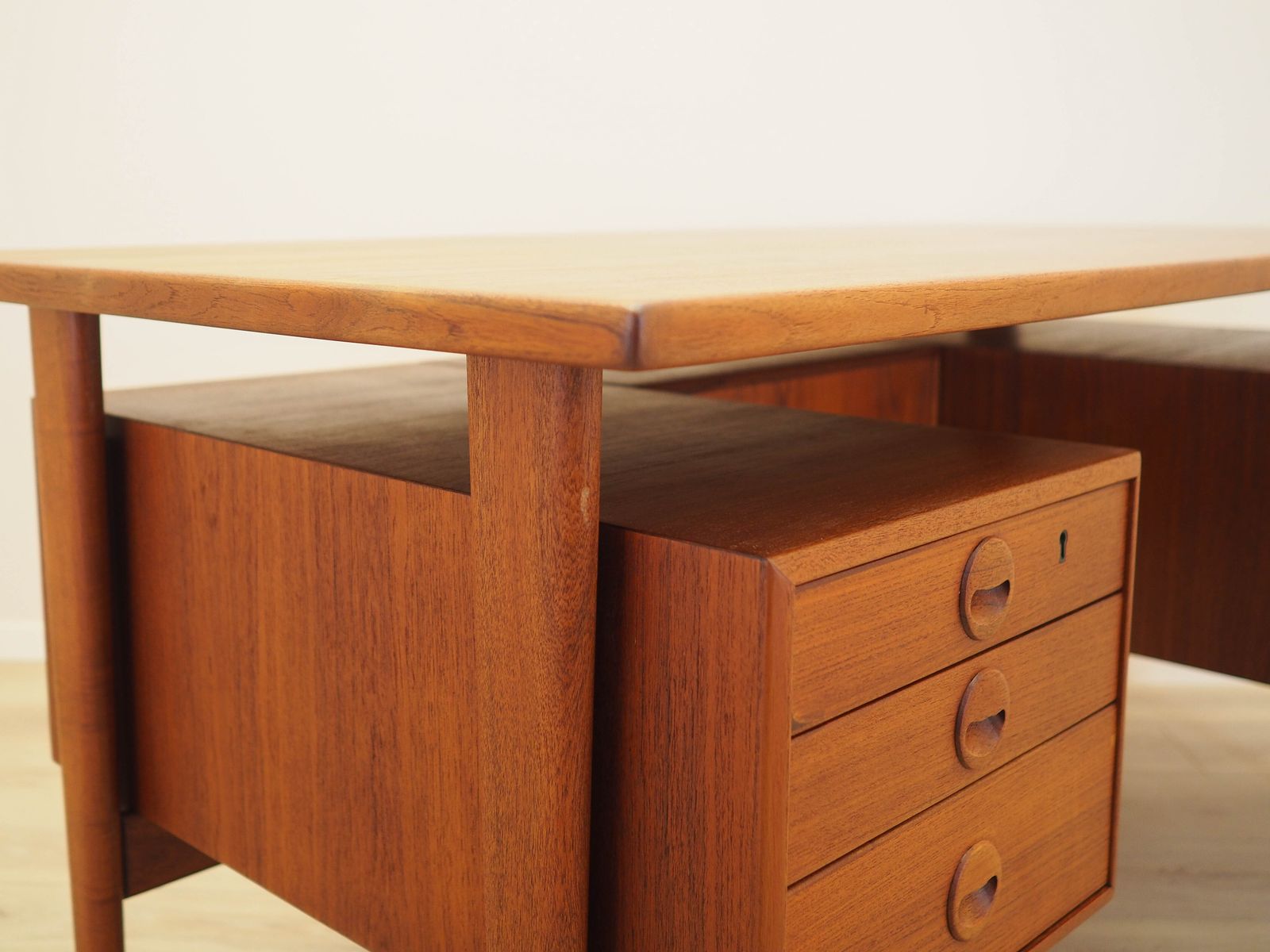 photo buy Teakhouten bureau, Deens design, jaren 1970, ontwerper: Kai Kristiansen