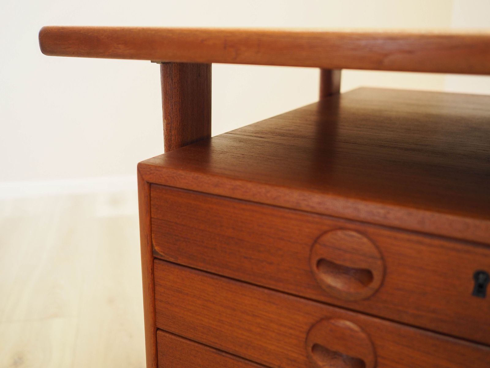 photo vintage Teakhouten bureau, Deens design, jaren 1970, ontwerper: Kai Kristiansen