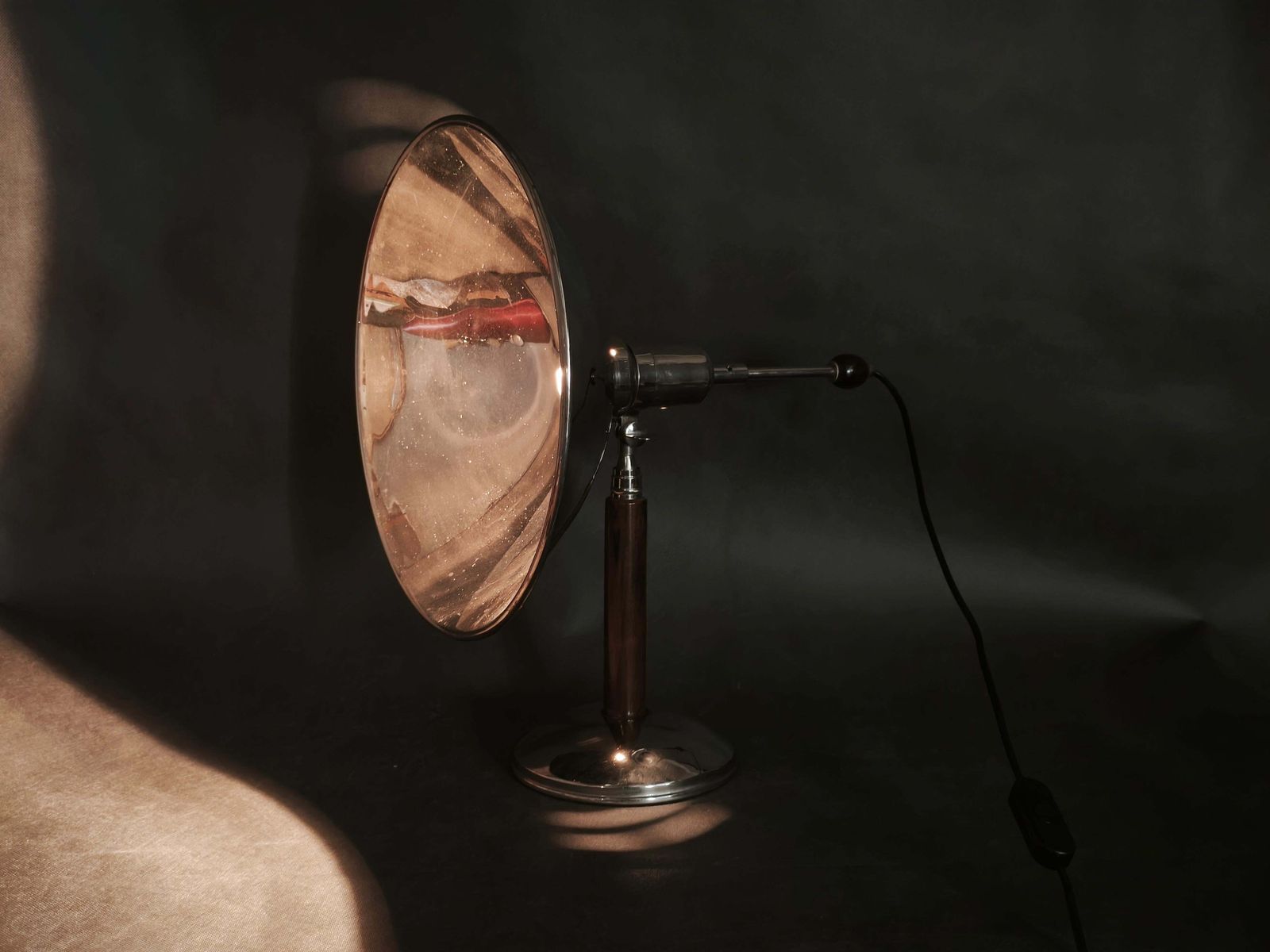 Bauhaus chromen tafellamp met beuken handgreep, Tsjecho-Slowakije, jaren 1930 photo for sale
