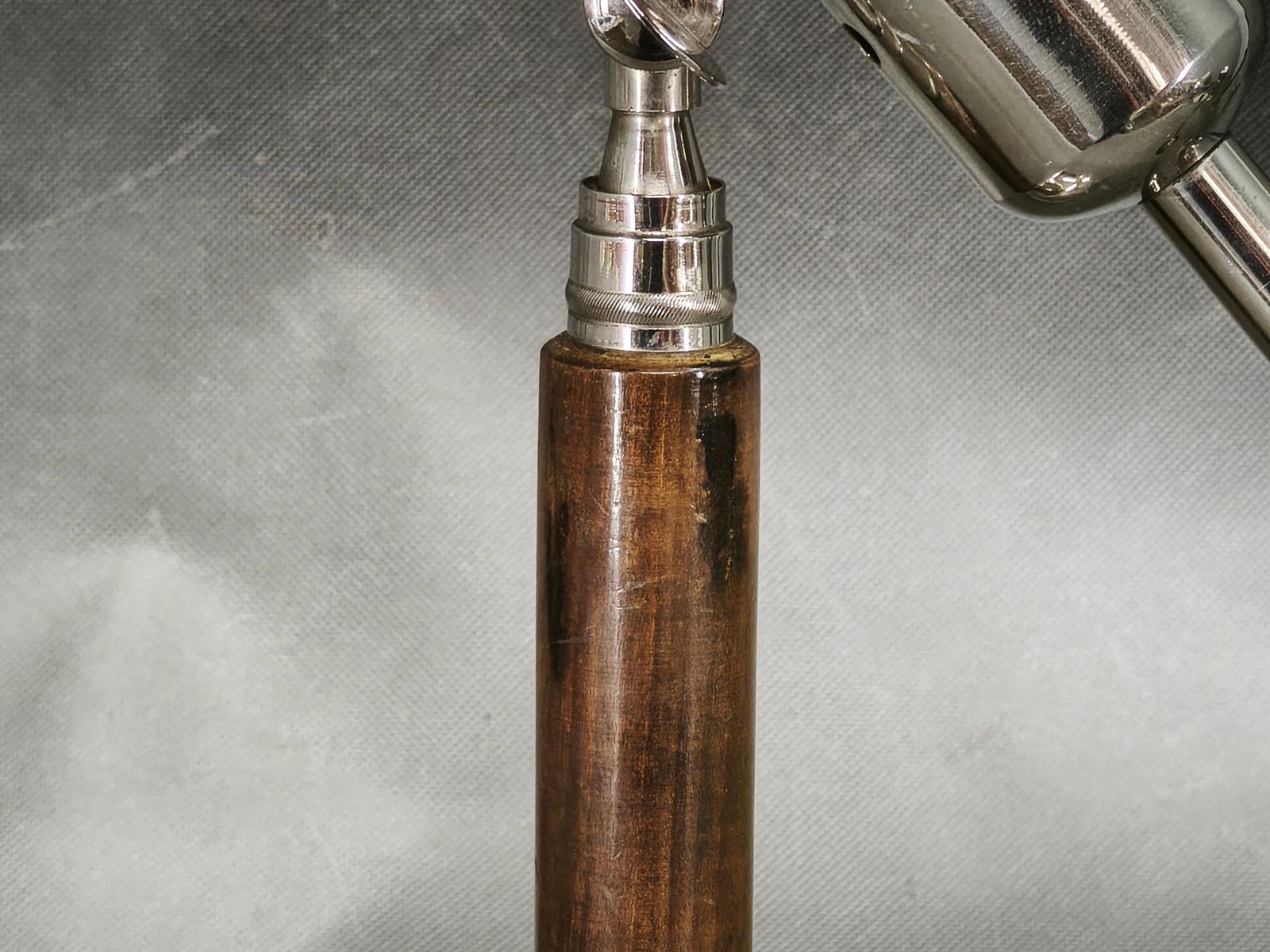 Bauhaus chromen tafellamp met beuken handgreep, Tsjecho-Slowakije, jaren 1930 photo 480.0