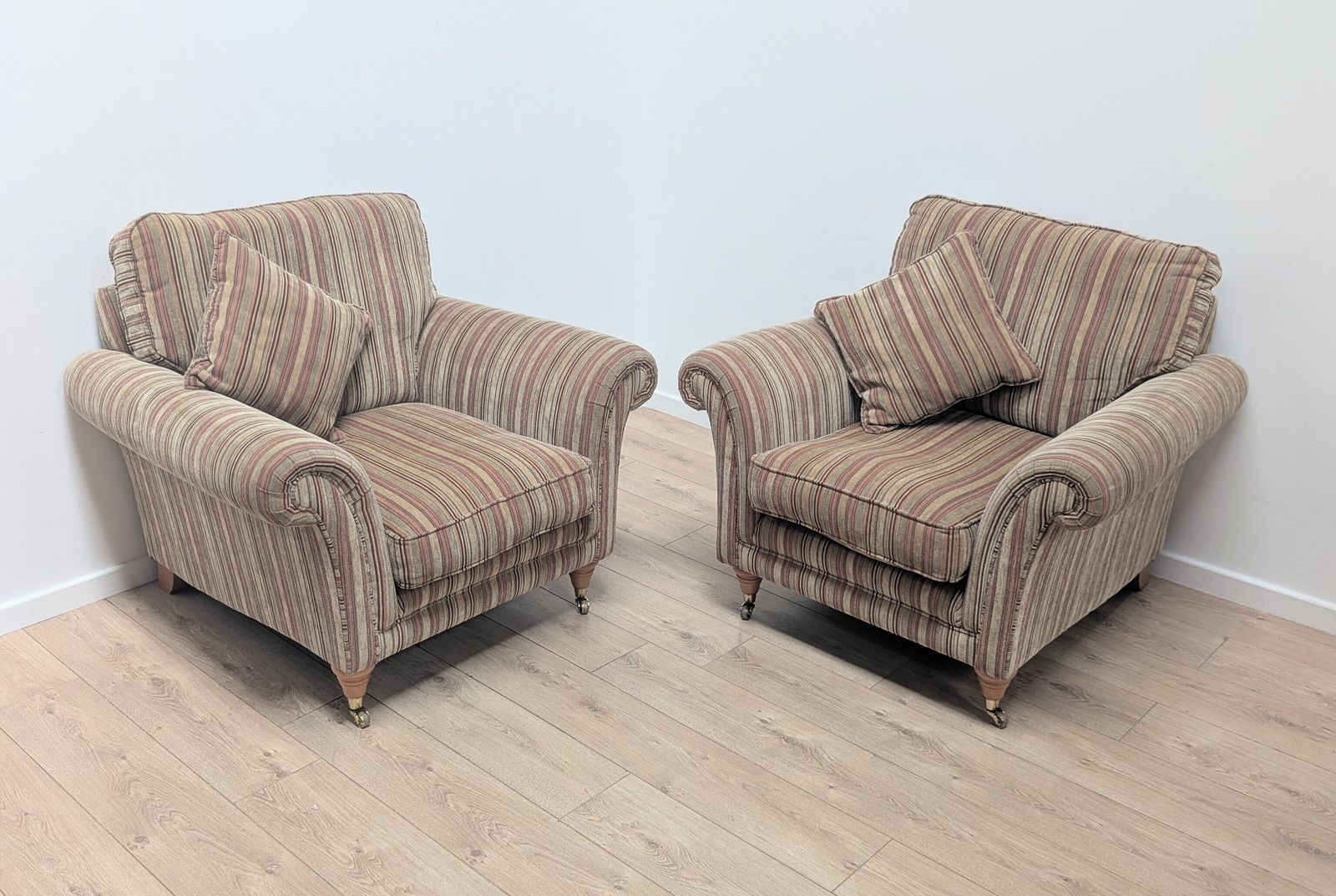 Paire de fauteuils club vintage Parker Knoll Comfy, livraison disponible 0335. photo Mobilier