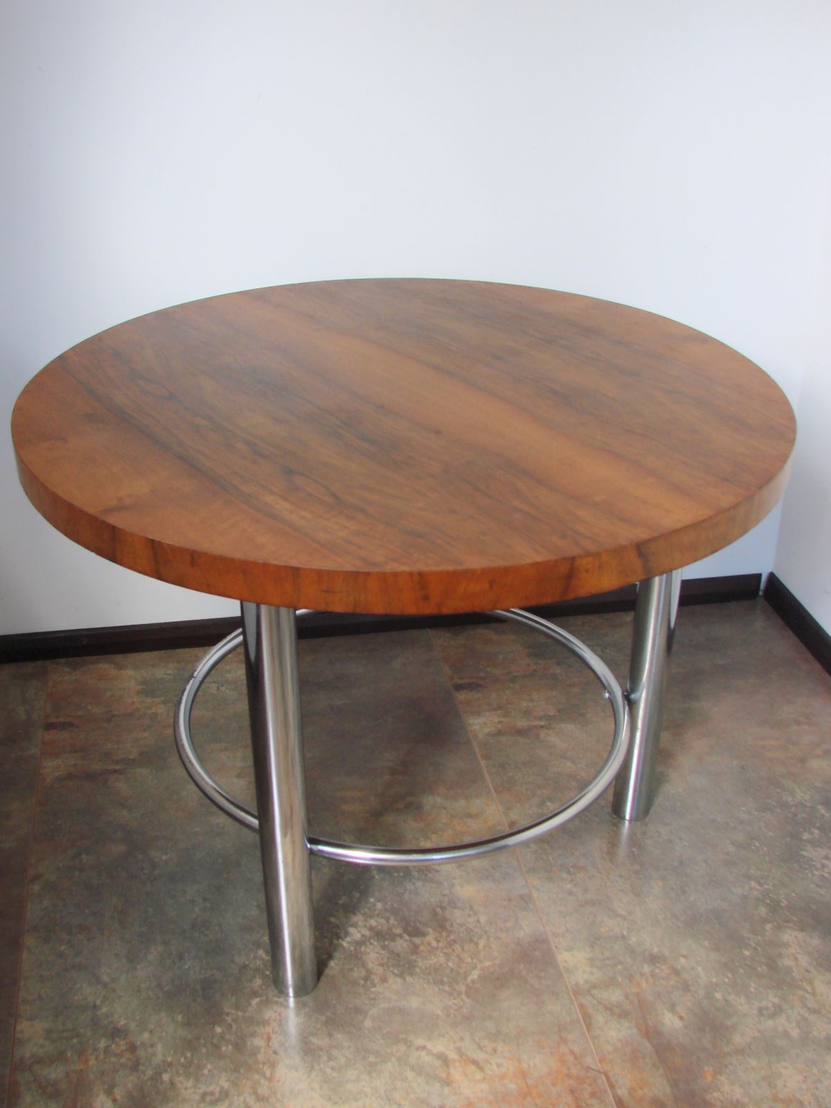 photo furniture Bauhaus salontafel van Robert Slezák, jaren 1930