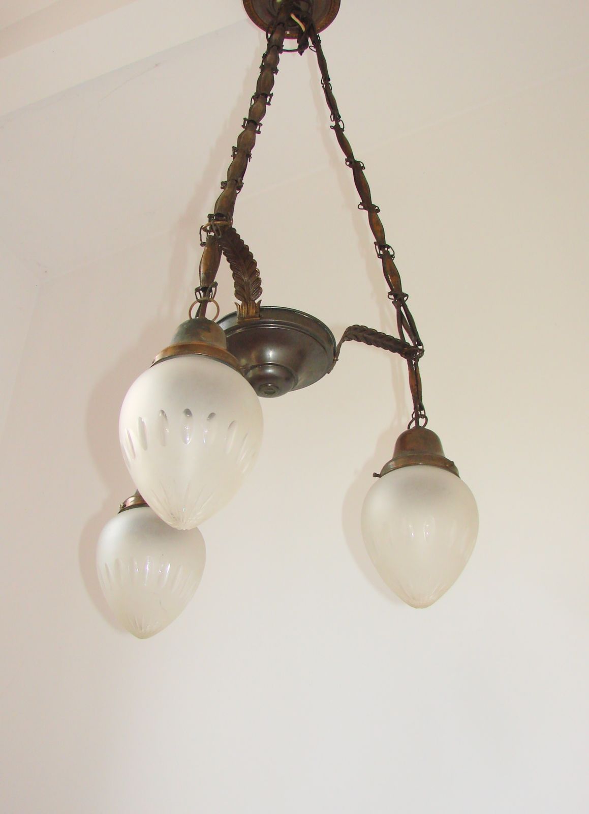 Een art deco hanglamp uit de jaren 1930 photo 359.0