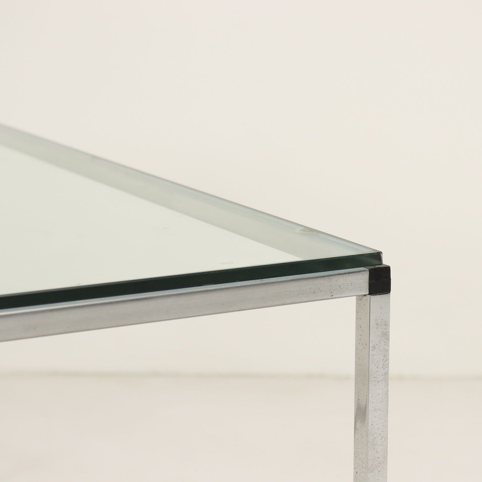 Glazen salontafel met chromen frame, jaren 1980 photo Meubels