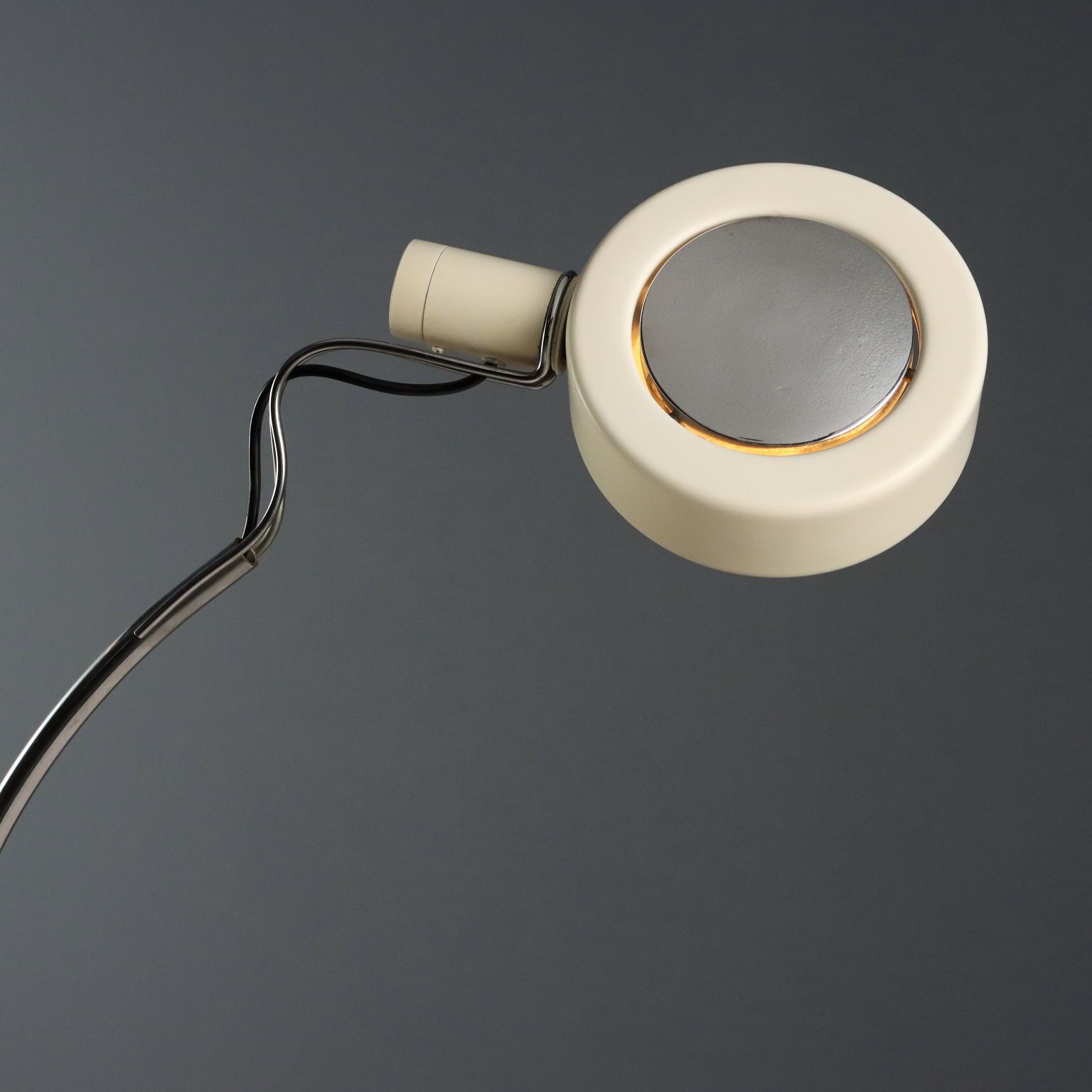 Lampe Fontana Arte Salice en métal émaillé et chromé, par Richard Carruthers, années 1980 photo 380.0