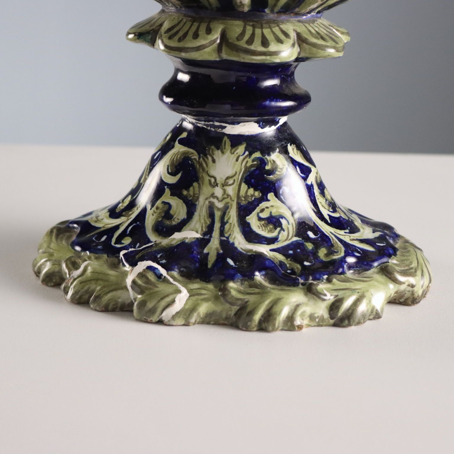 Amphores d'époque en majolique de style néo-Renaissance, Italie, XIXe siècle photo buy