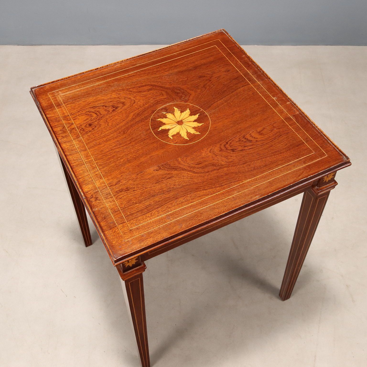 Petite table d'époque de style Directoire en bois de violette, XXe siècle photo buy