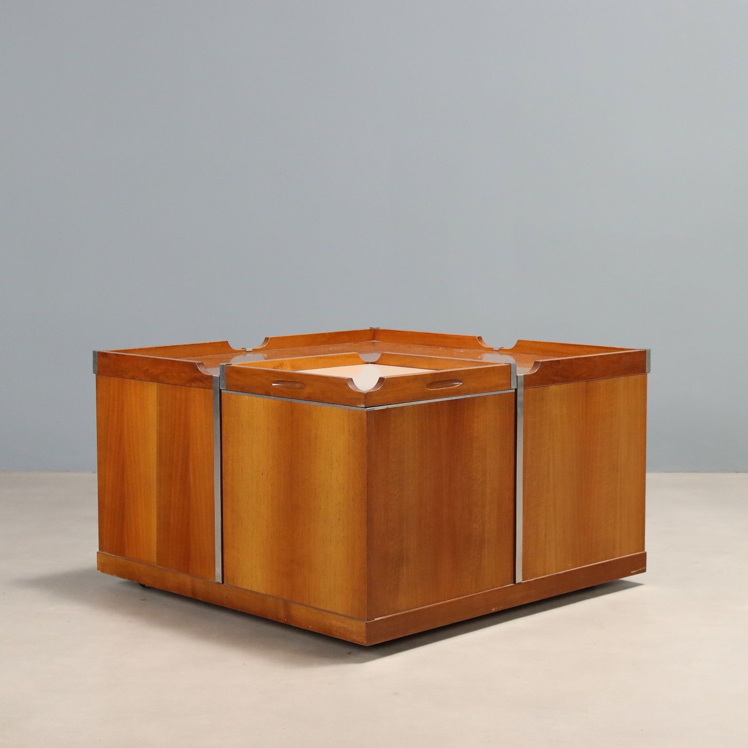 photo furniture Table basse vintage Tanganyka en placage de noyer, design italien, années 1970